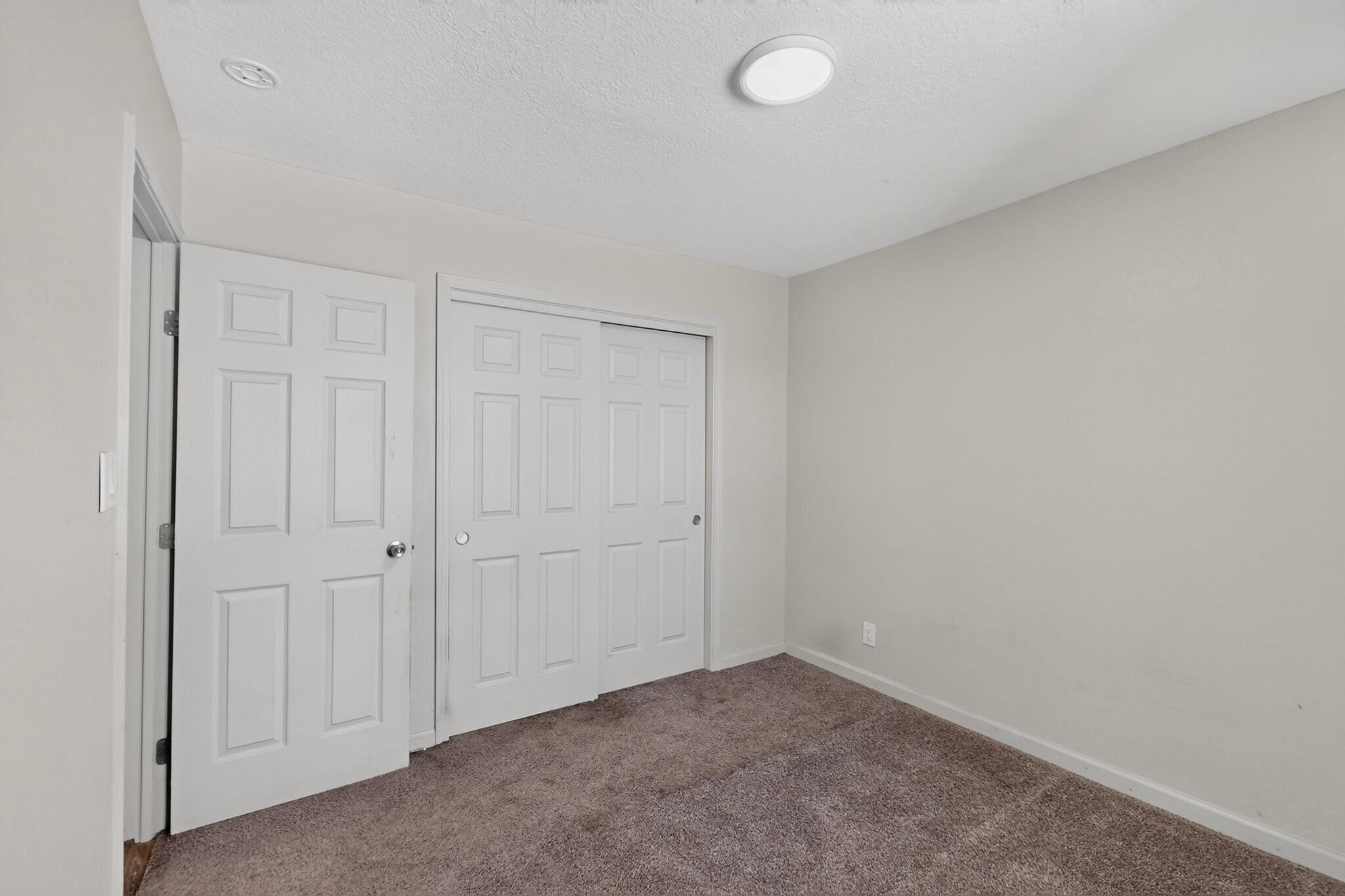 1426 Golden Eye Loop NE