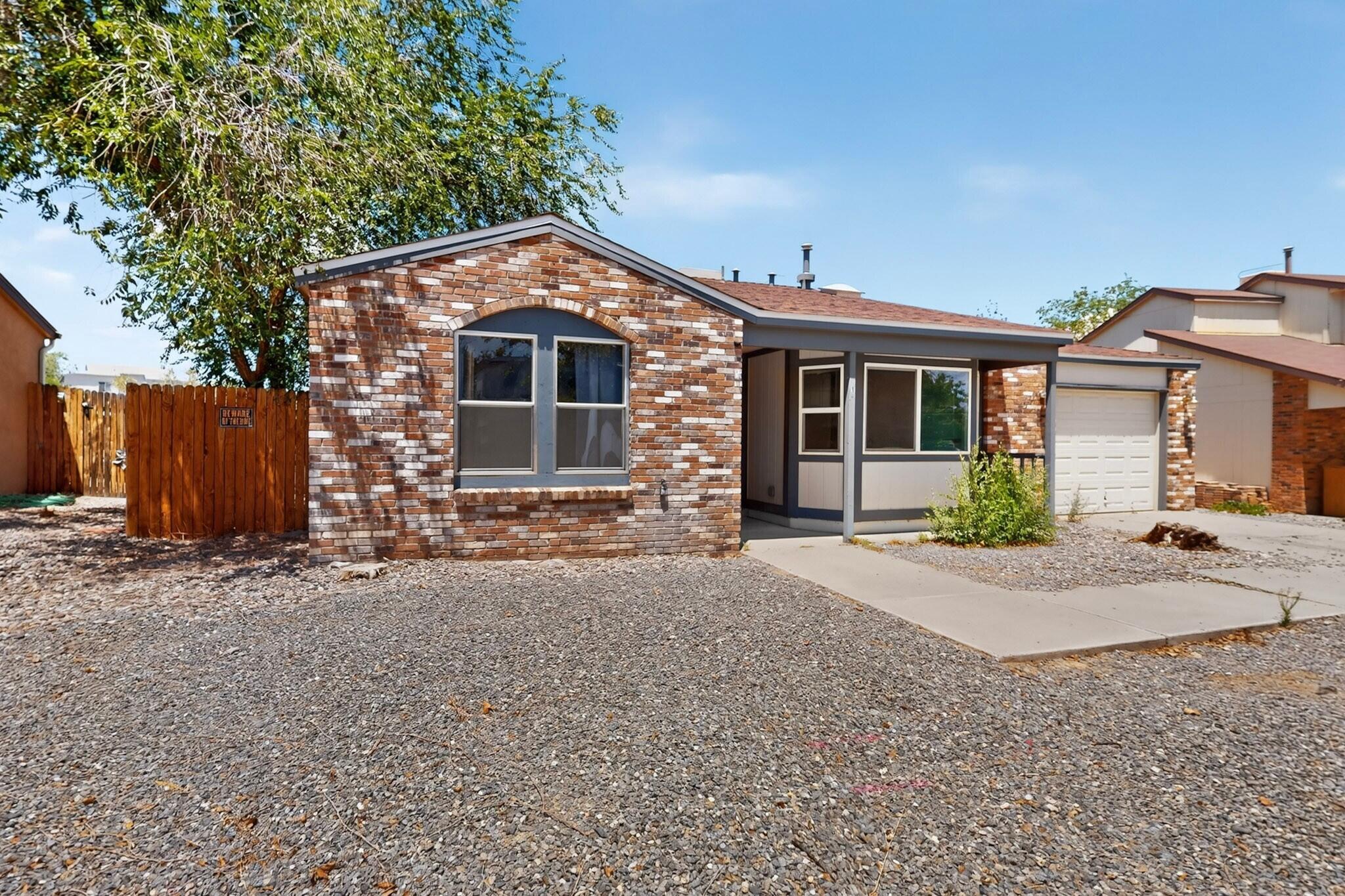 1426 Golden Eye Loop NE