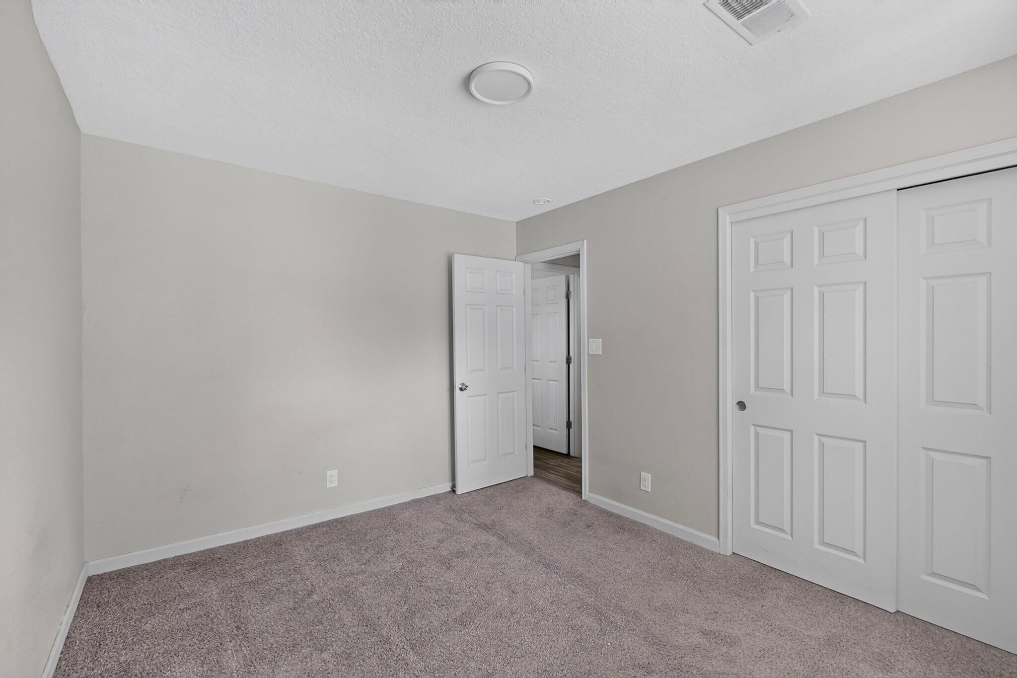 1426 Golden Eye Loop NE