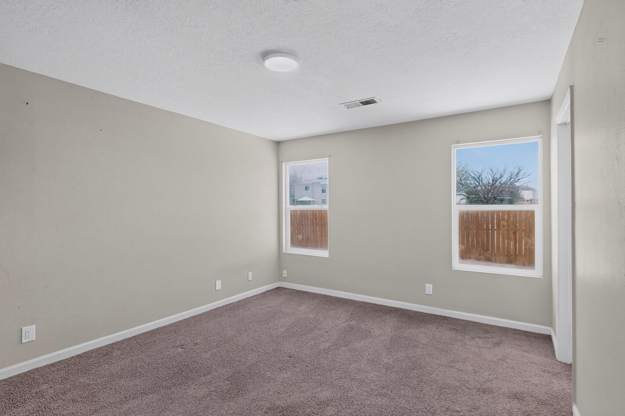 1426 Golden Eye Loop NE