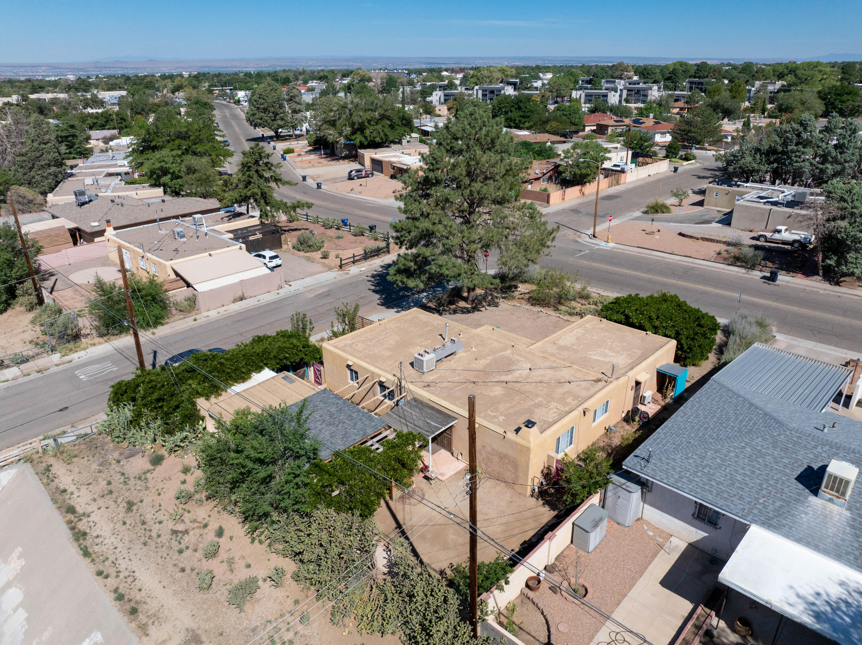 10502 Snowheights Boulevard NE