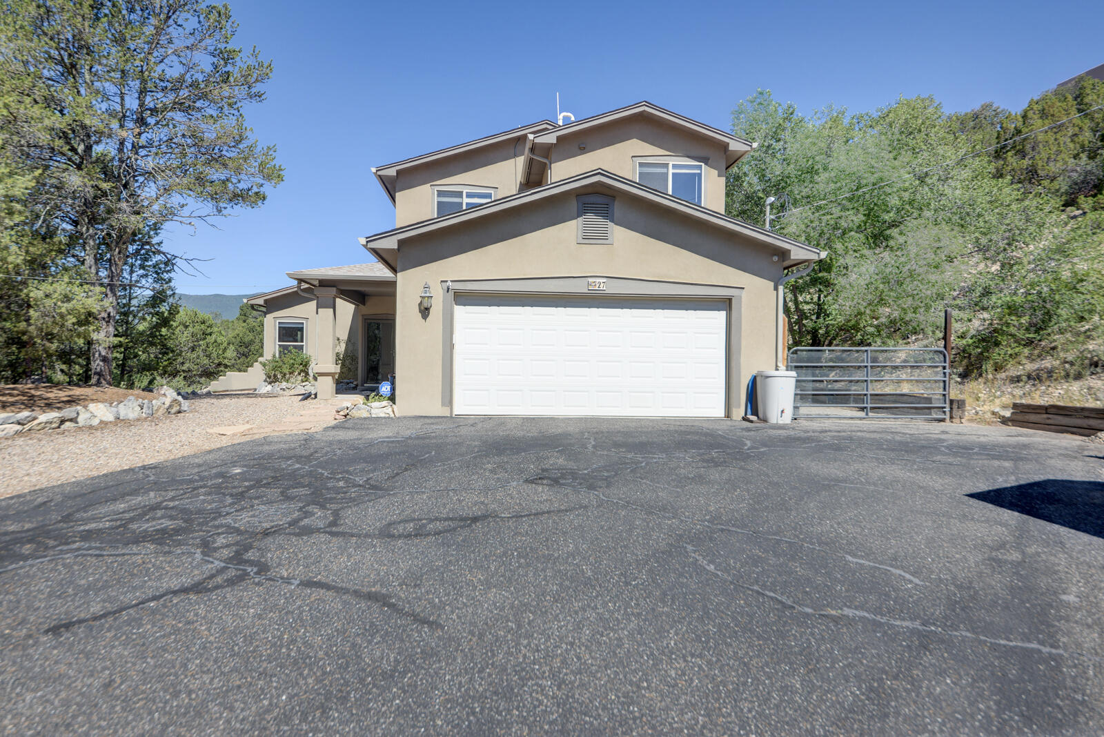 27 Forest Road