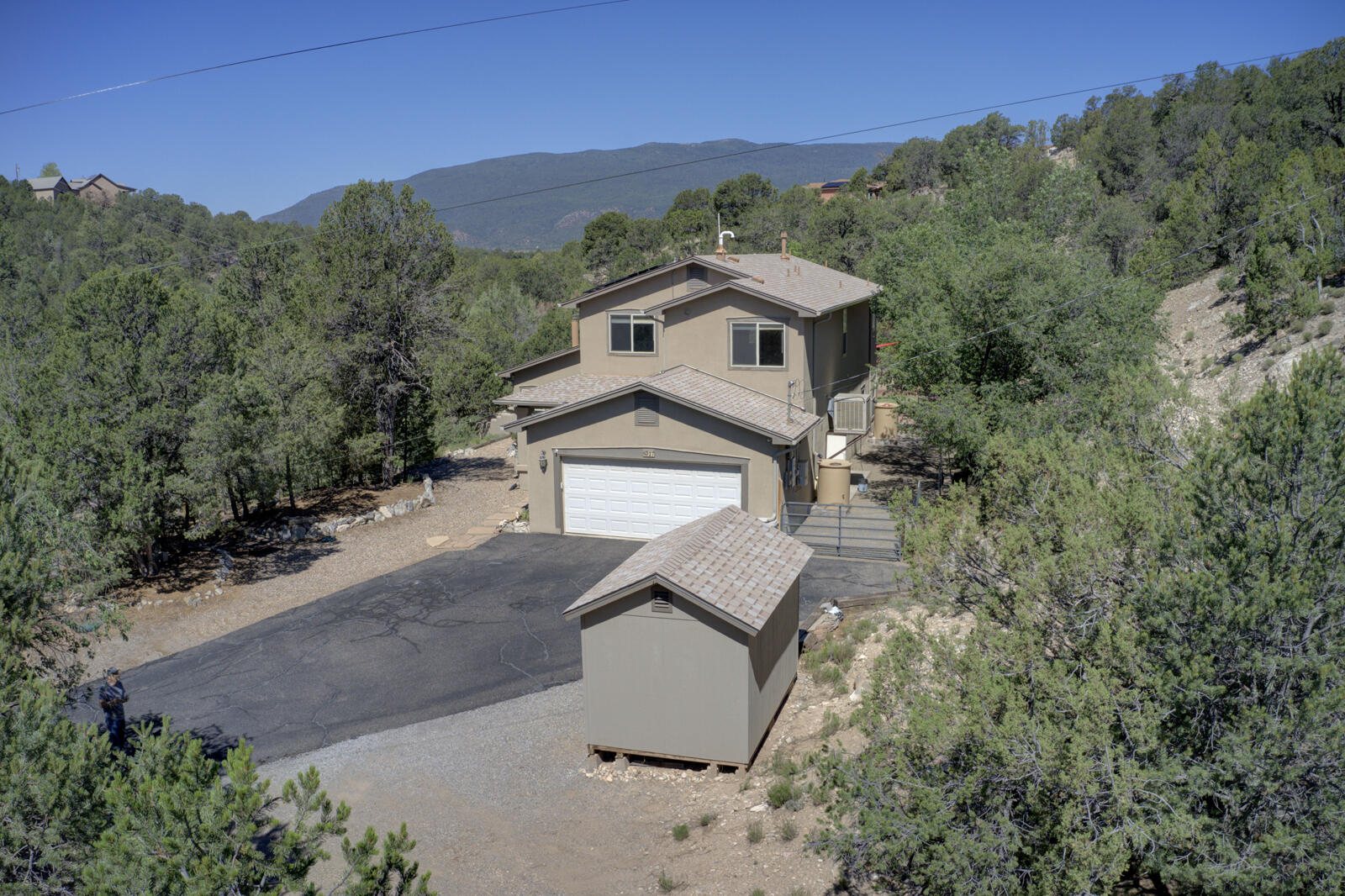 27 Forest Road