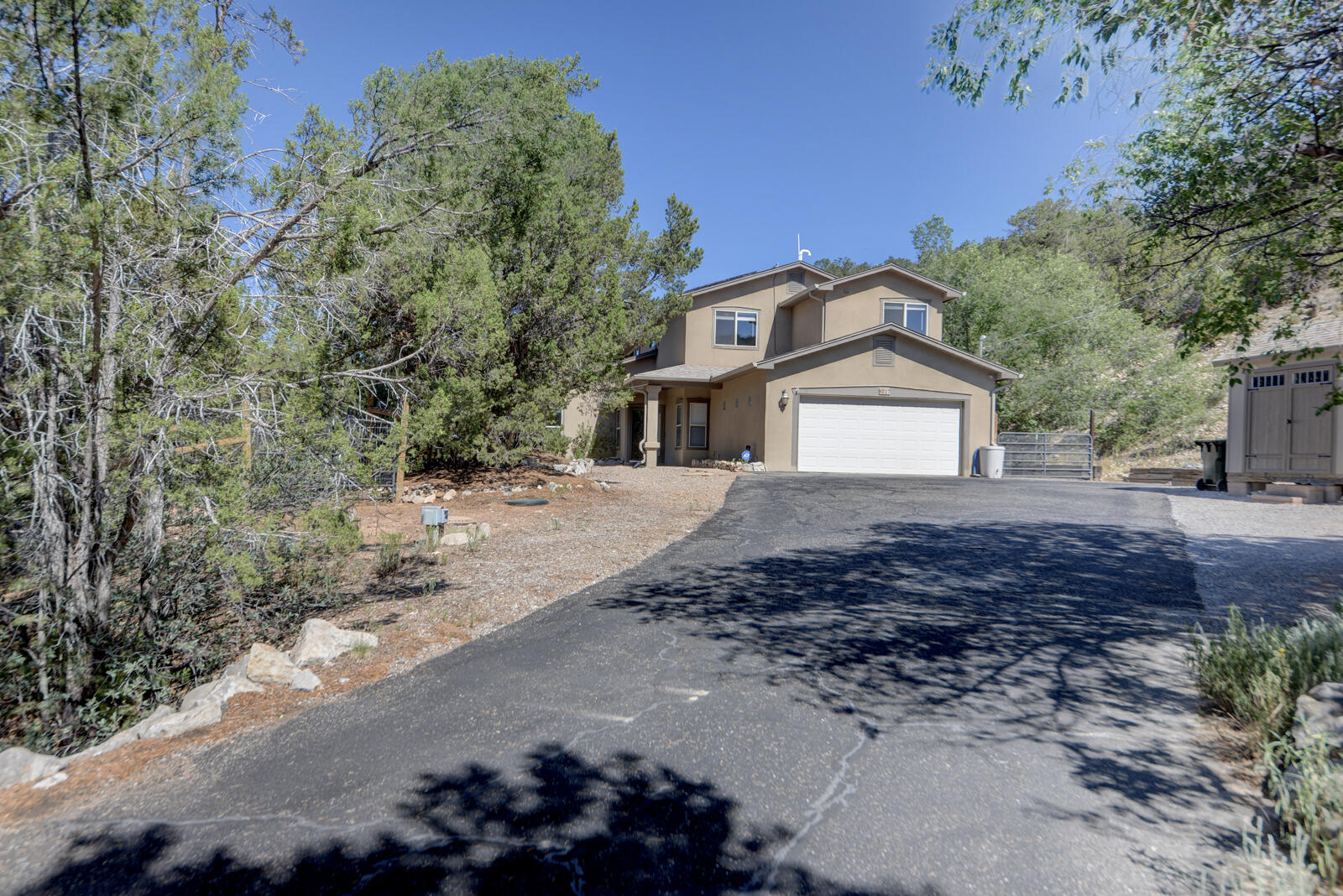 27 Forest Road