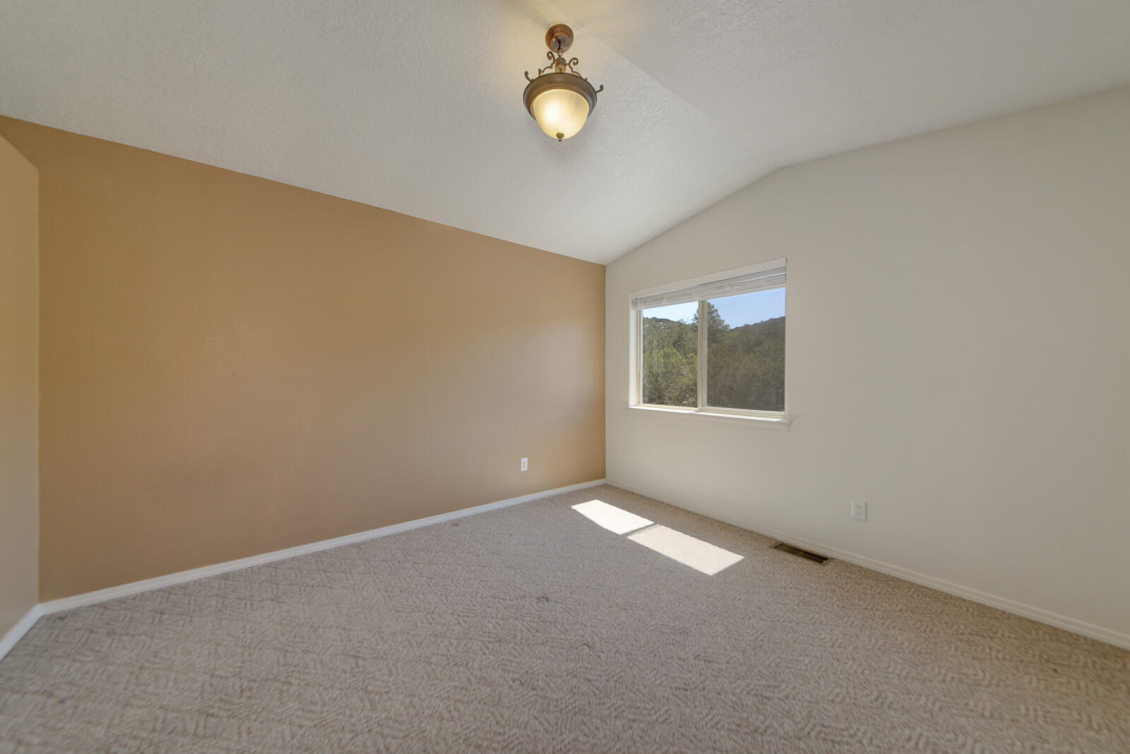 27 Forest Road