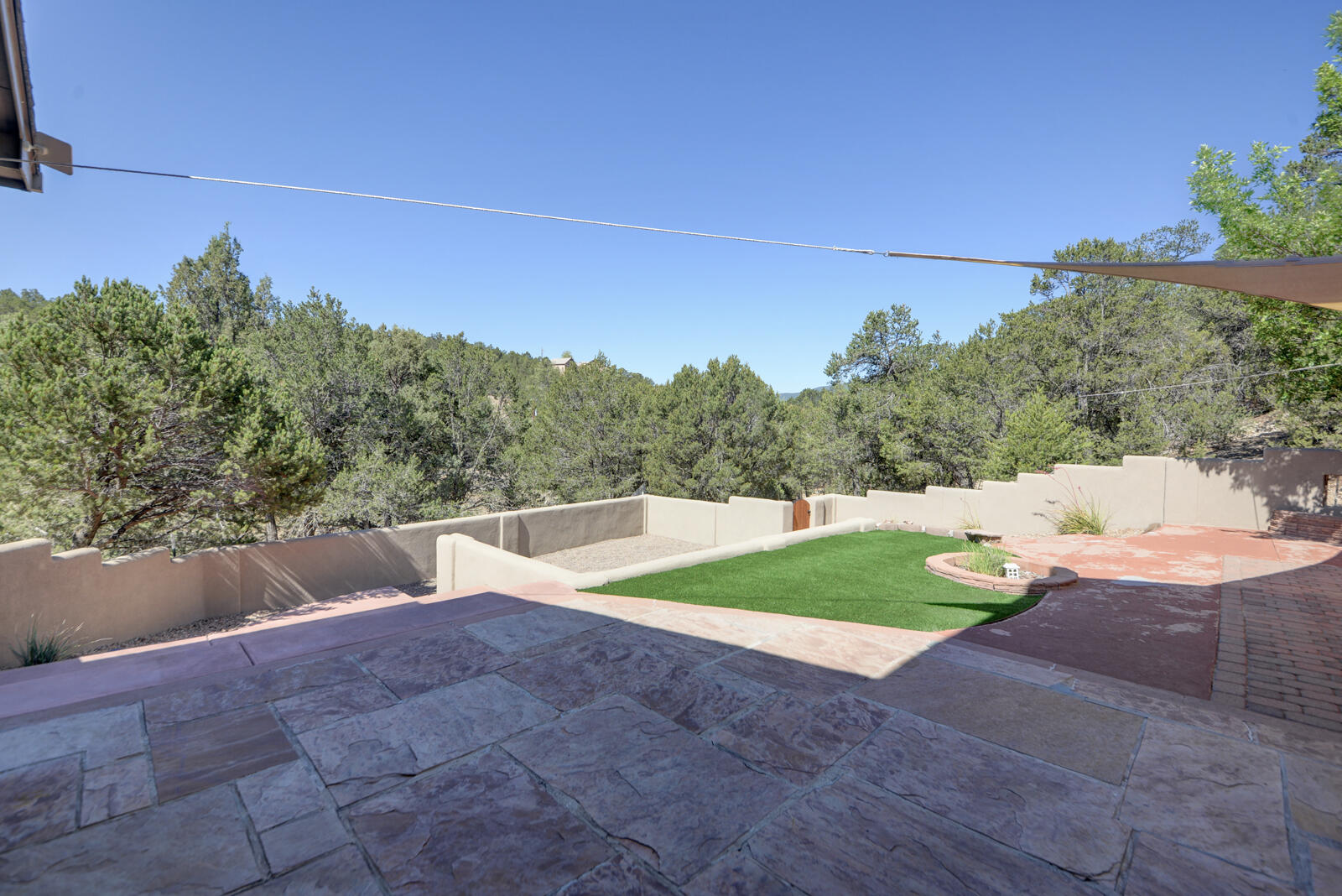 27 Forest Road