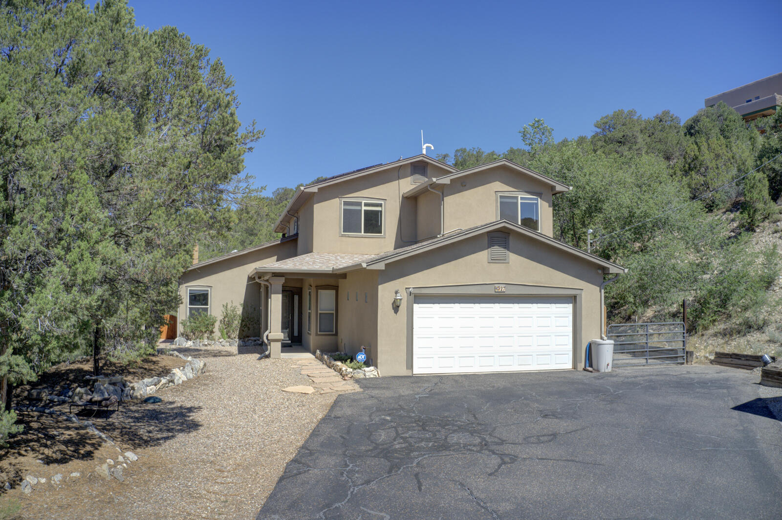 27 Forest Road