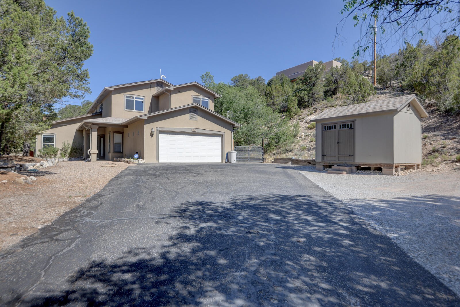 27 Forest Road