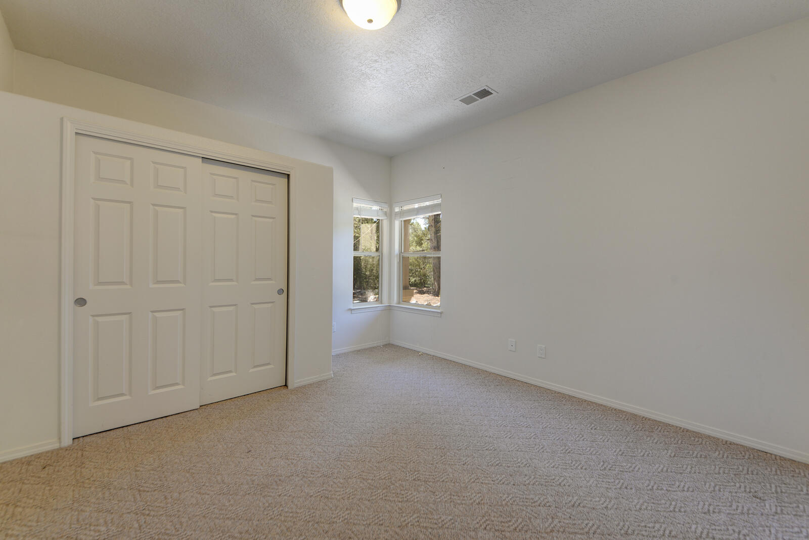 27 Forest Road