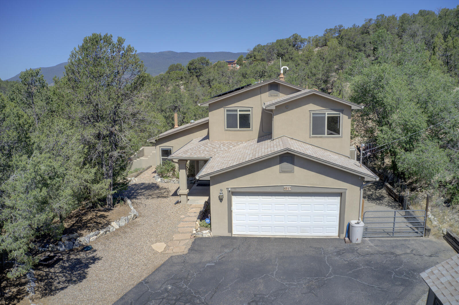 27 Forest Road