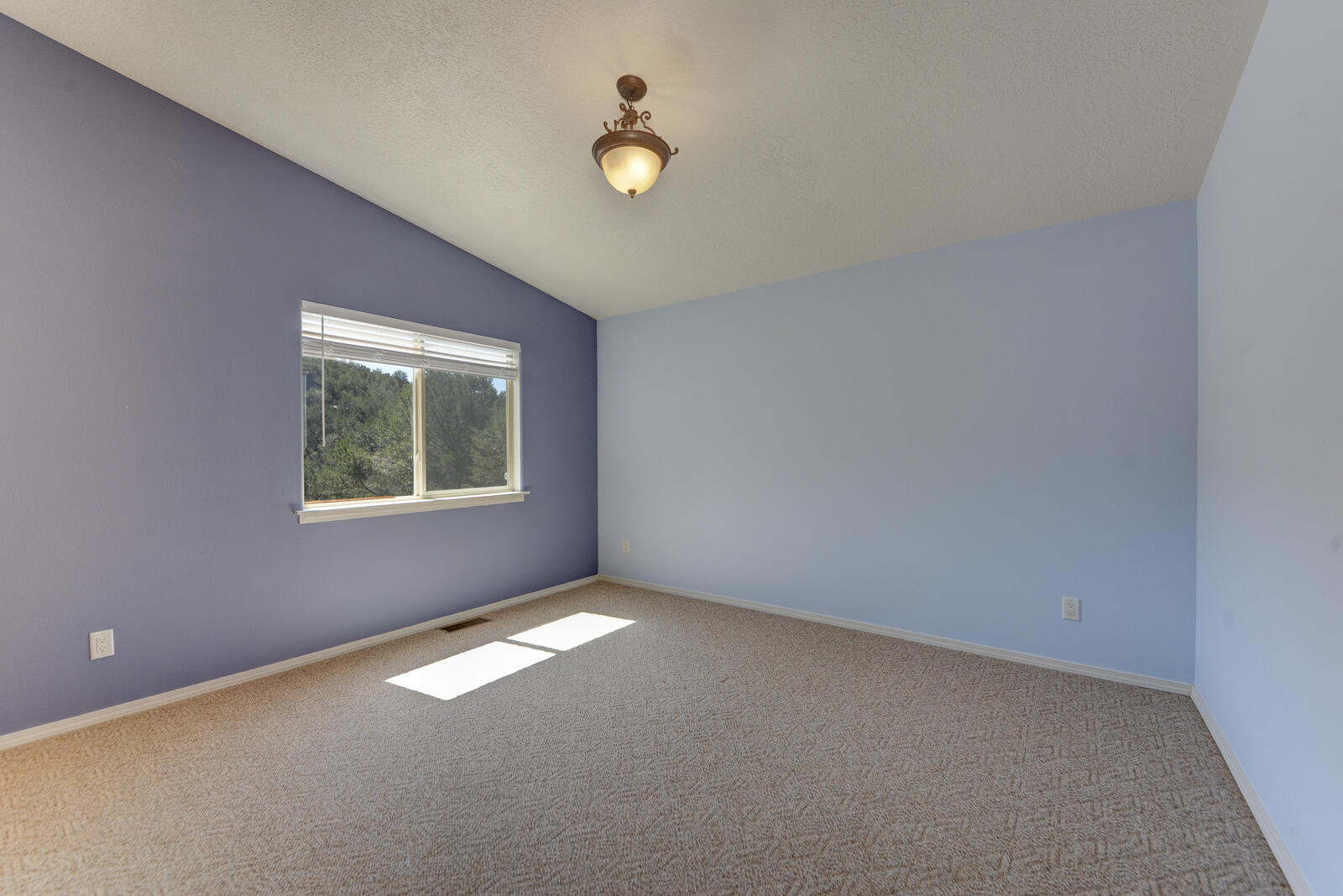 27 Forest Road