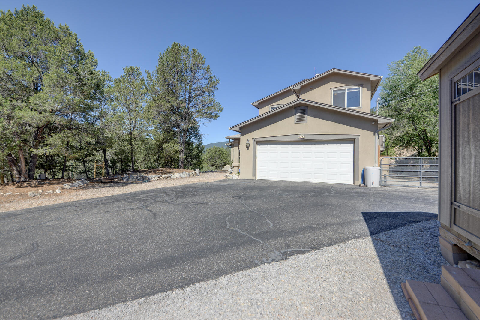 27 Forest Road