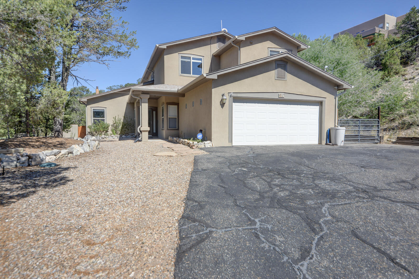 27 Forest Road