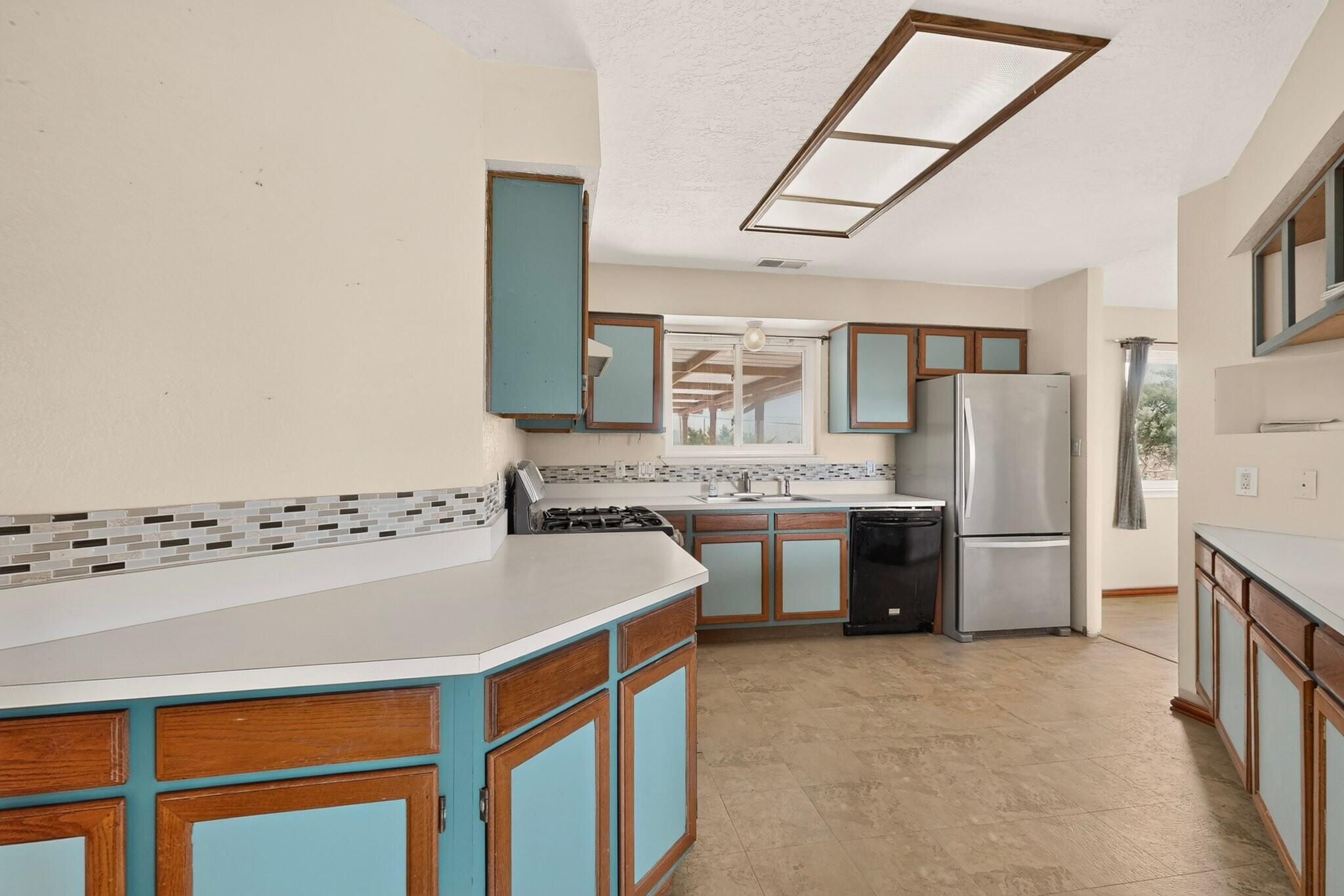 6 El Cerro Mission Place