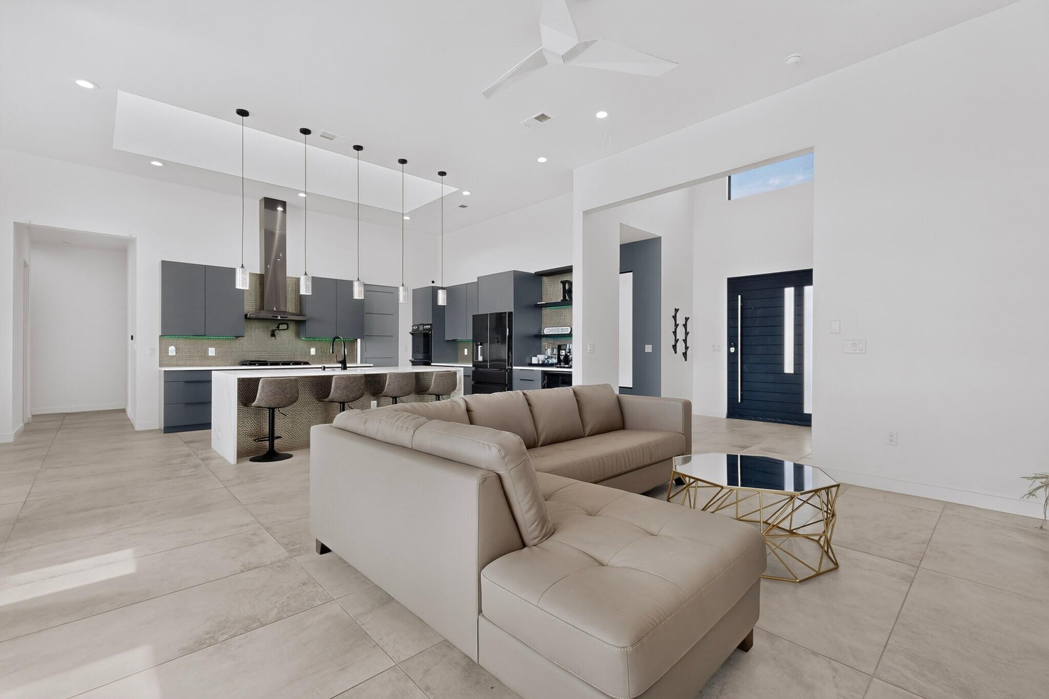 816 Villa Road SE