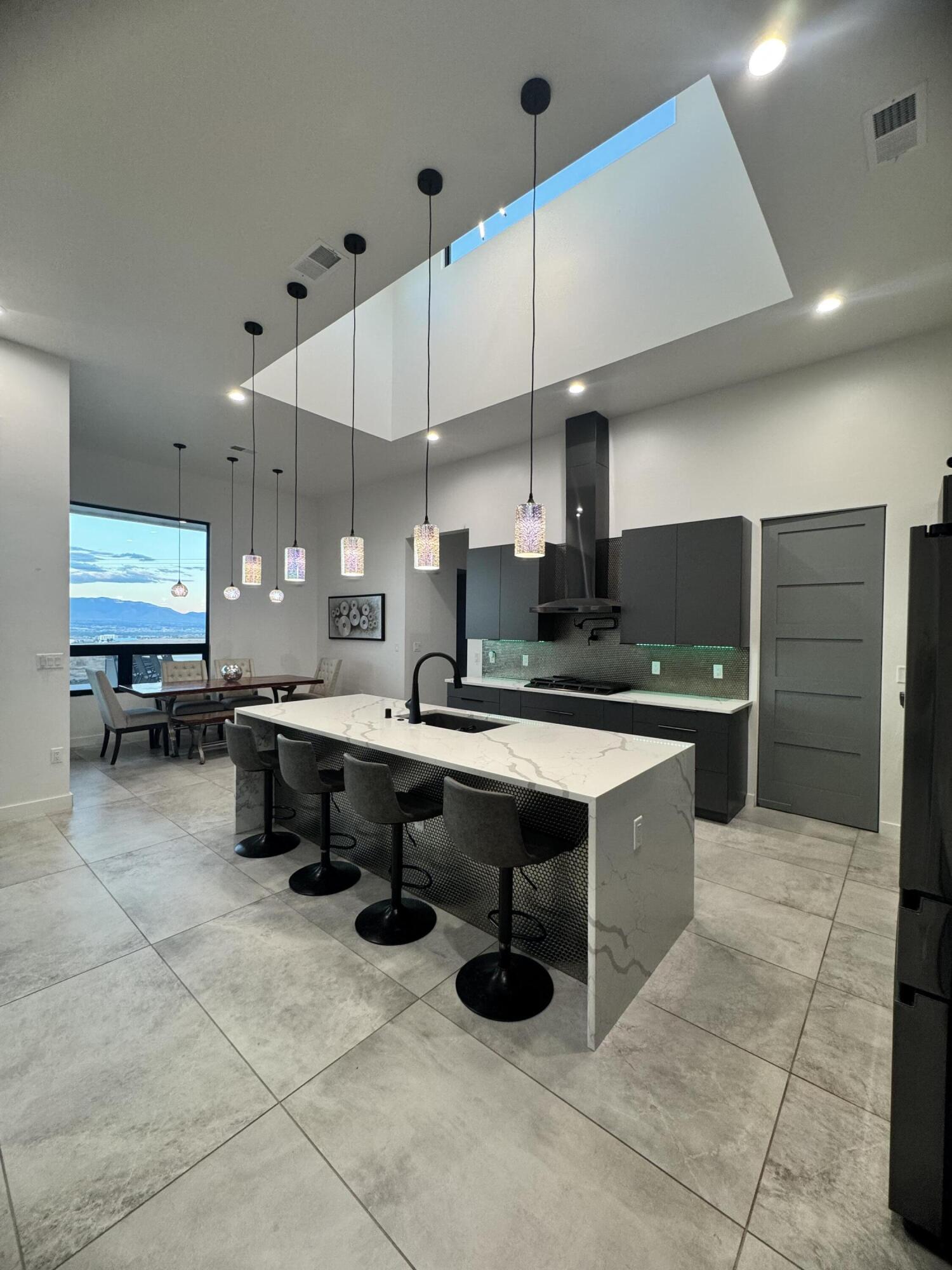816 Villa Road SE