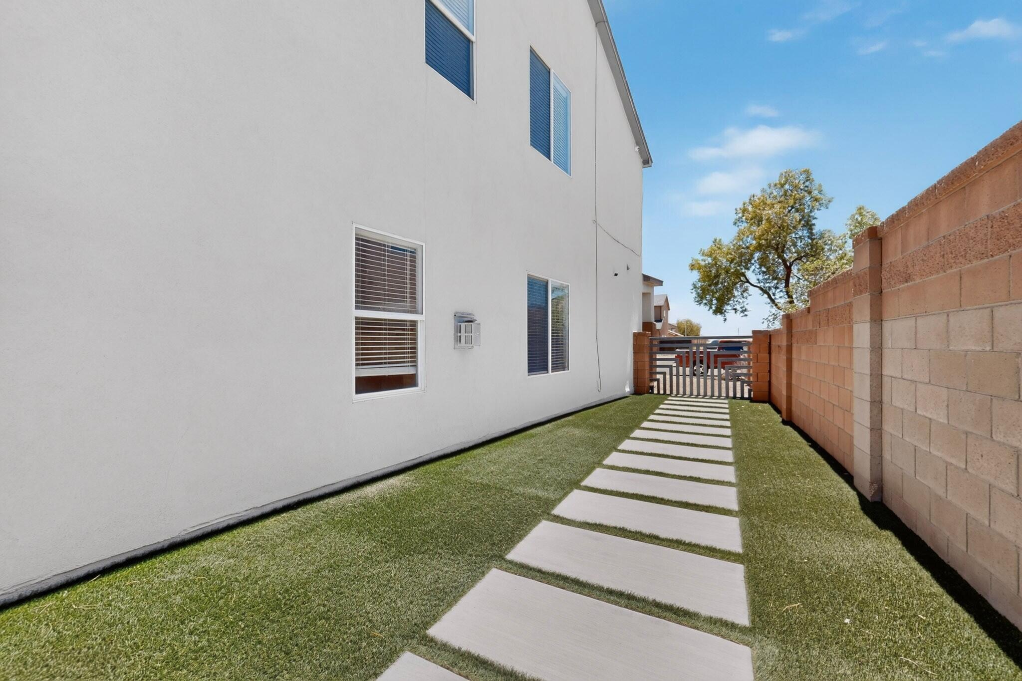 437 Luminoso Drive NW