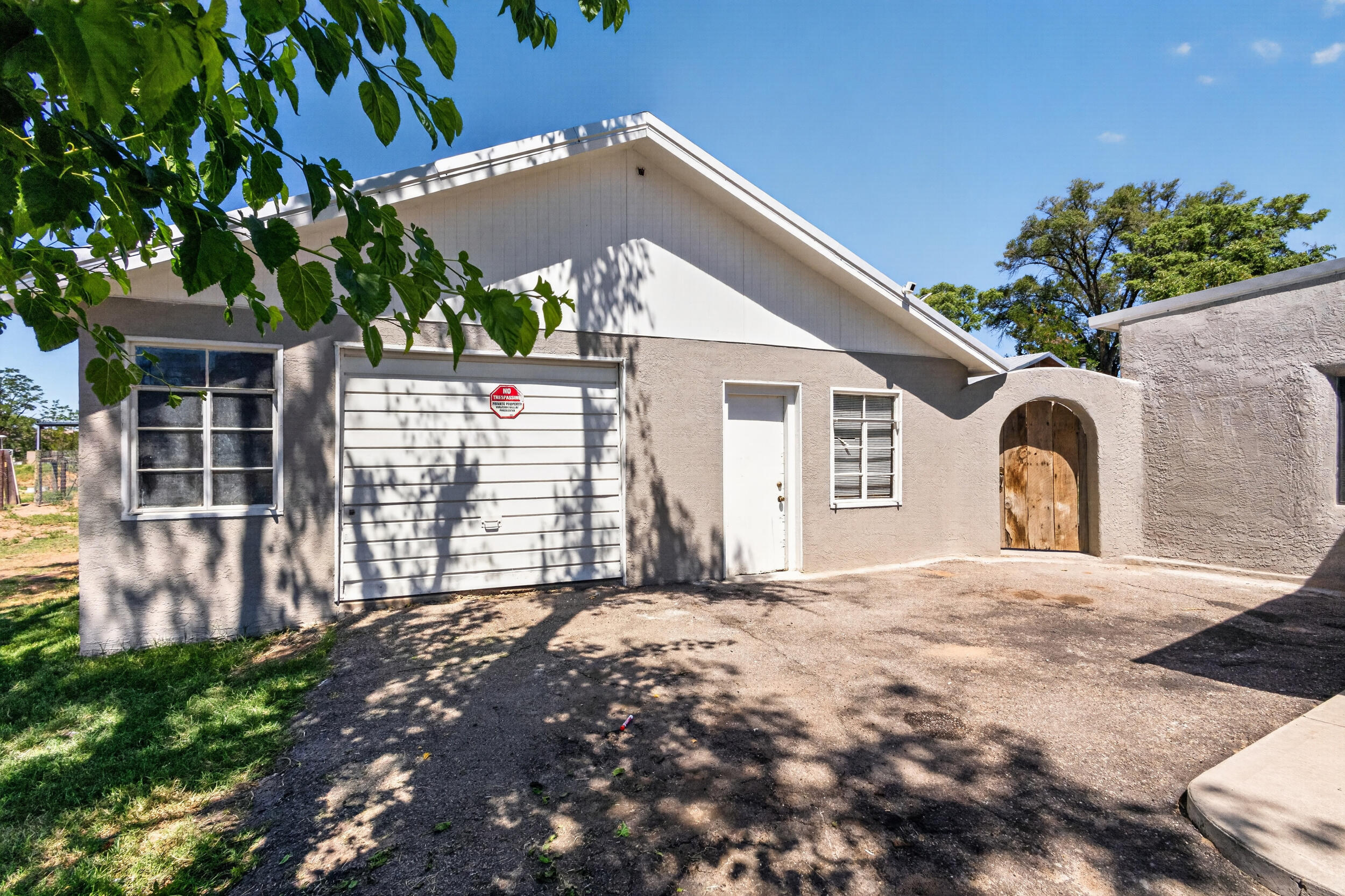 915 N Gabaldon Road