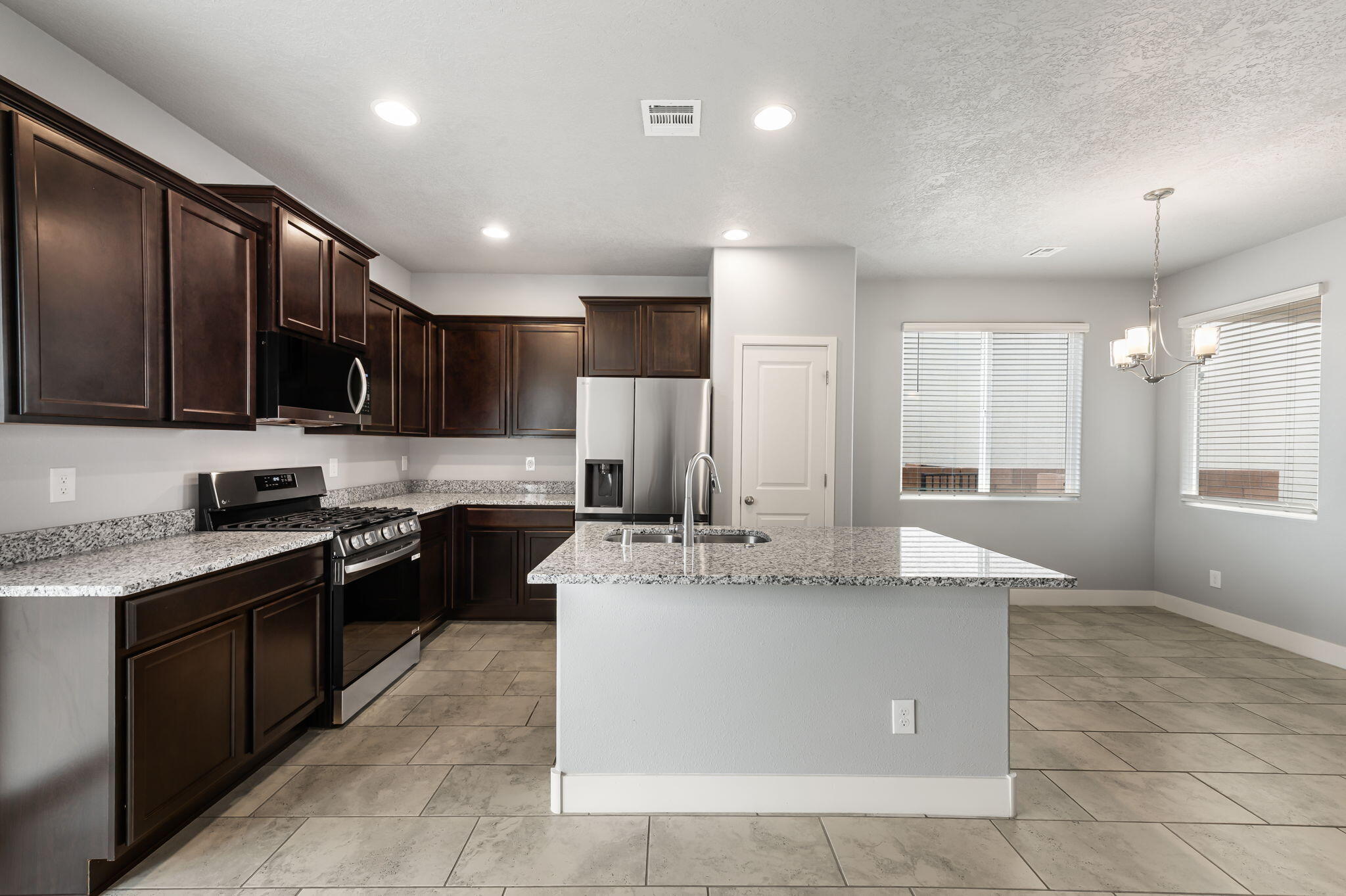 396 Pecos Loop SE