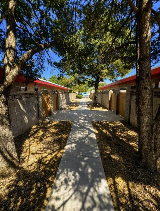 631 & 633 Mesilla Street SE