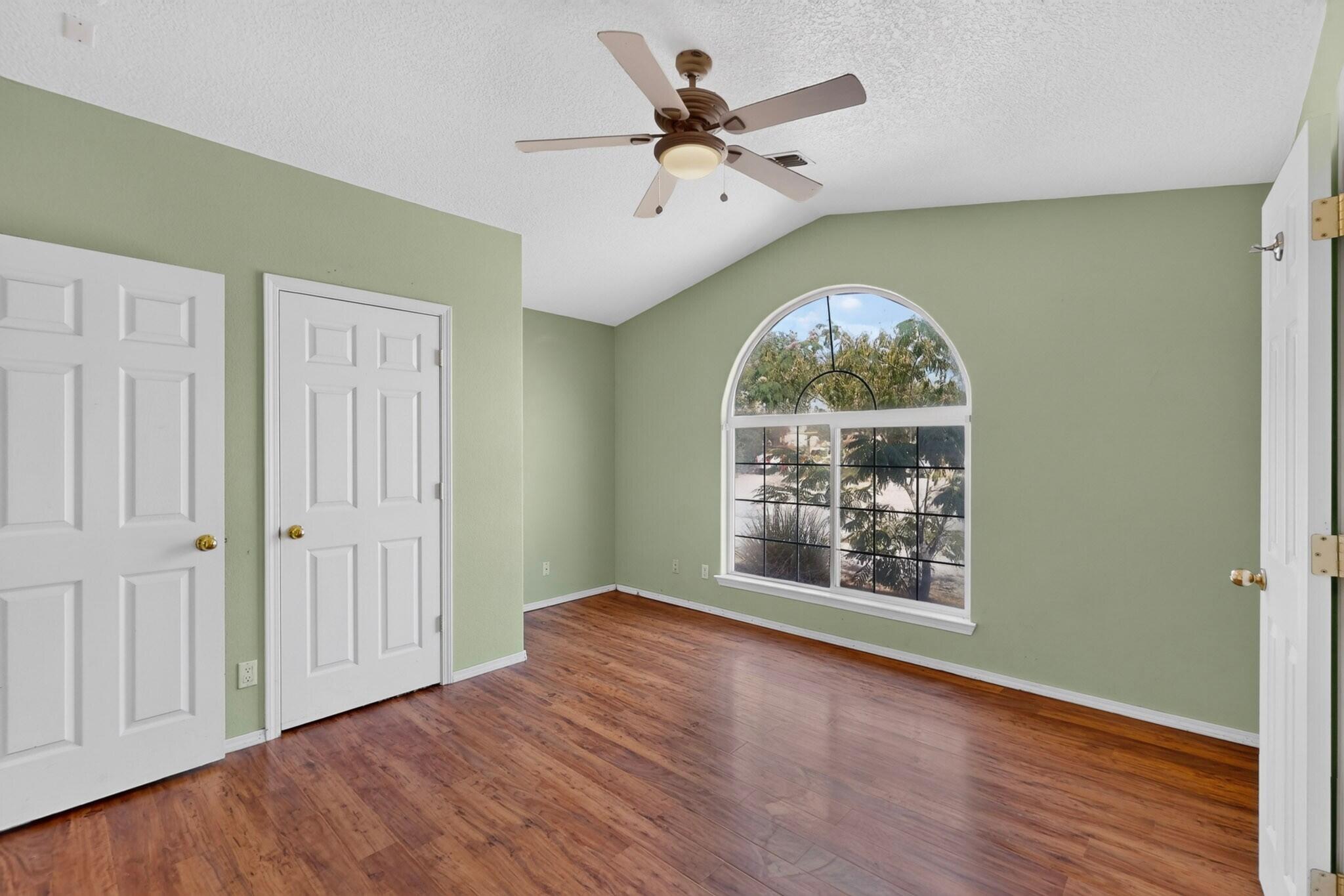 2417 Manzano Loop NE