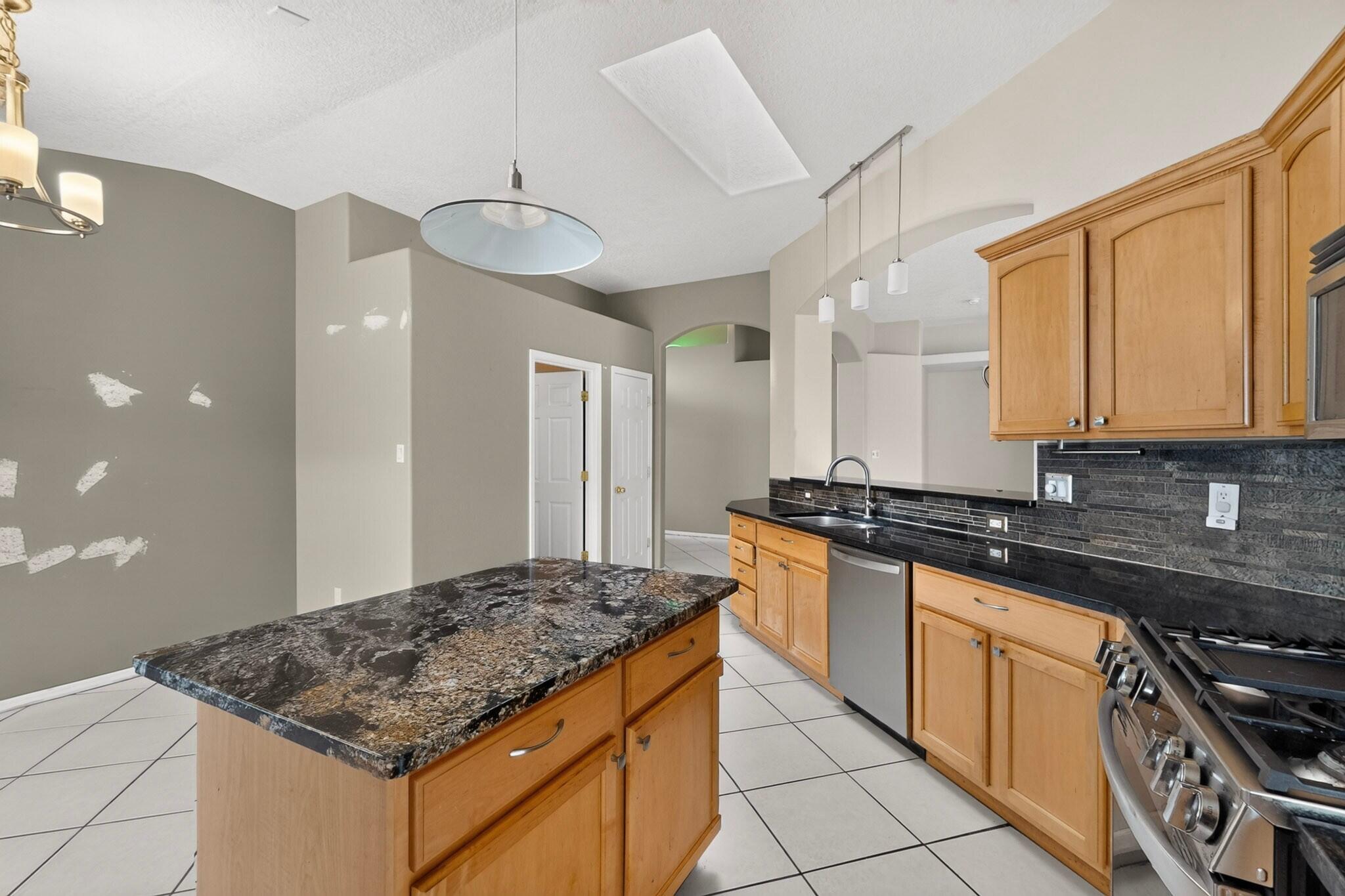 2417 Manzano Loop NE