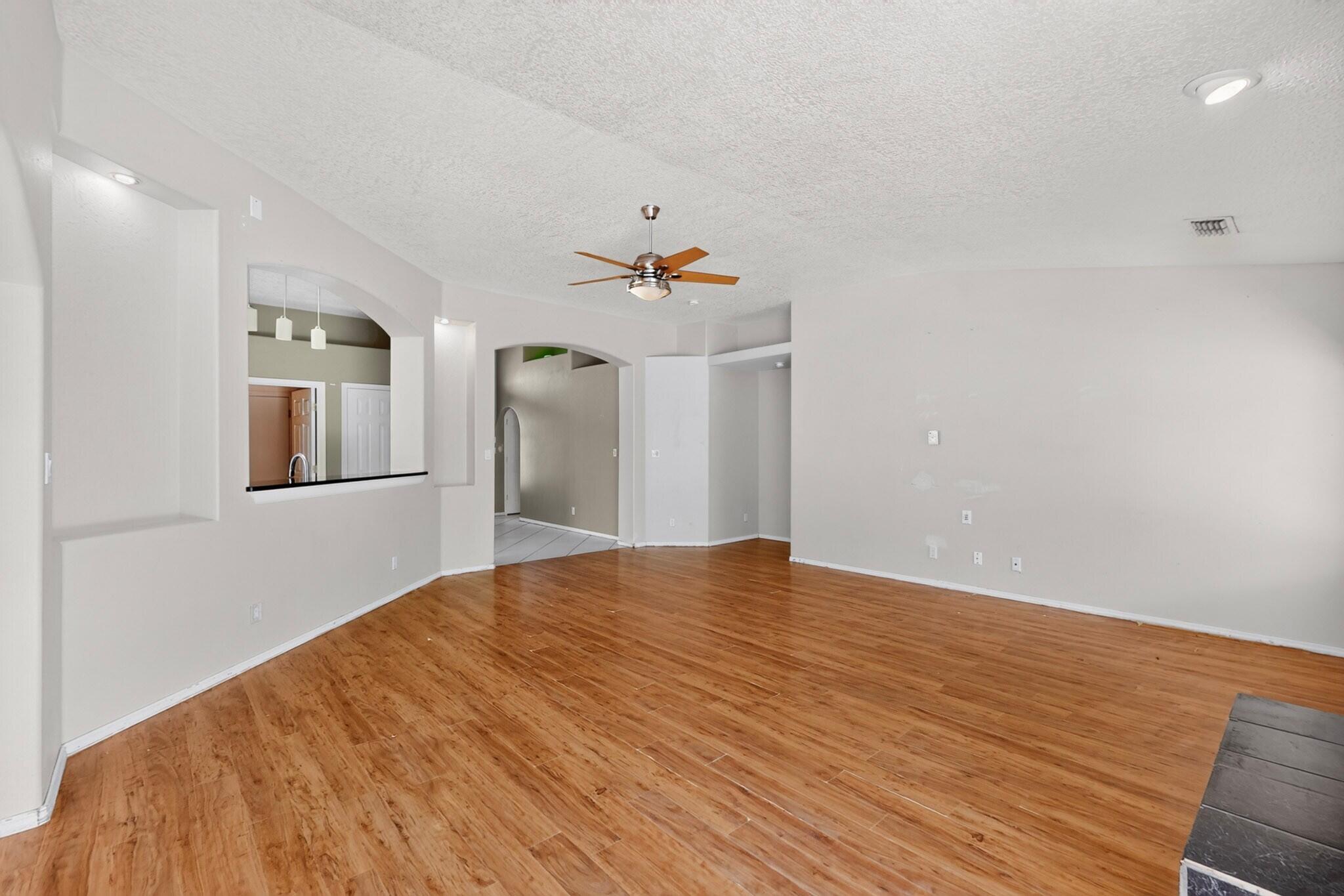 2417 Manzano Loop NE