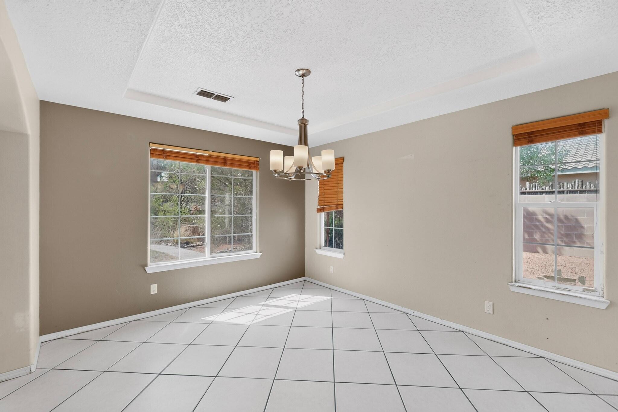 2417 Manzano Loop NE