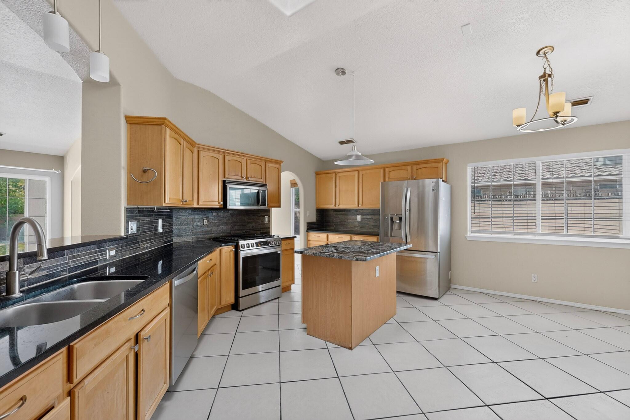 2417 Manzano Loop NE