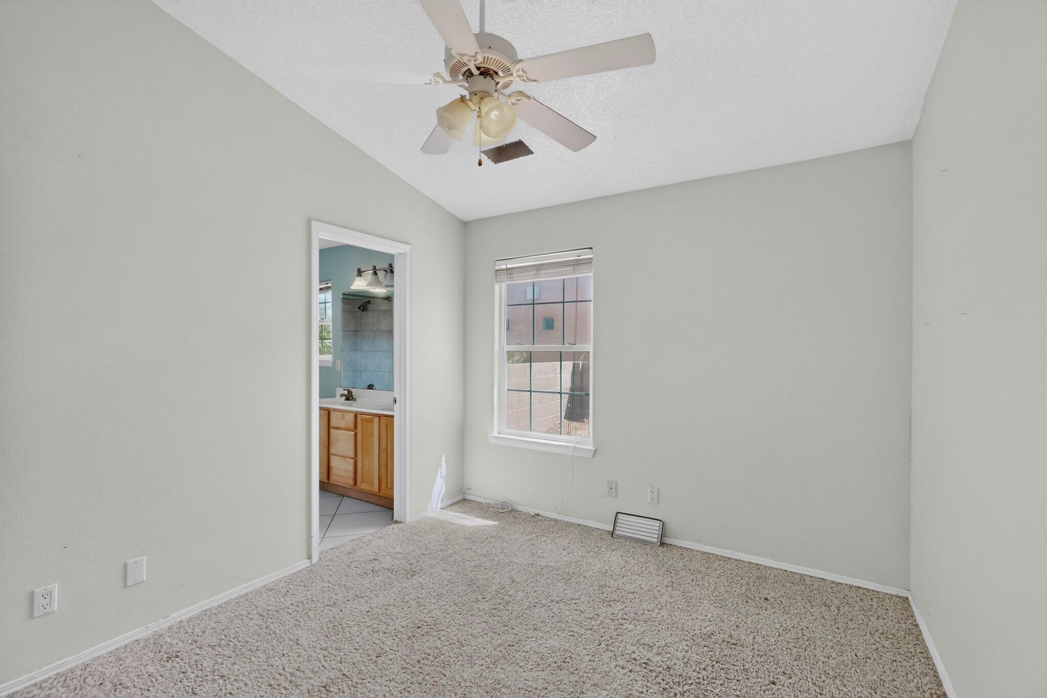 2417 Manzano Loop NE