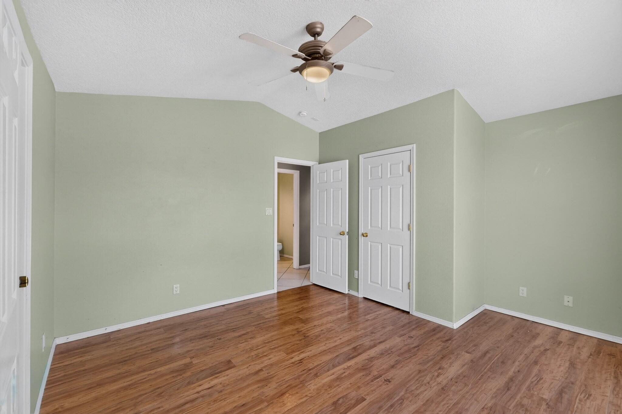 2417 Manzano Loop NE