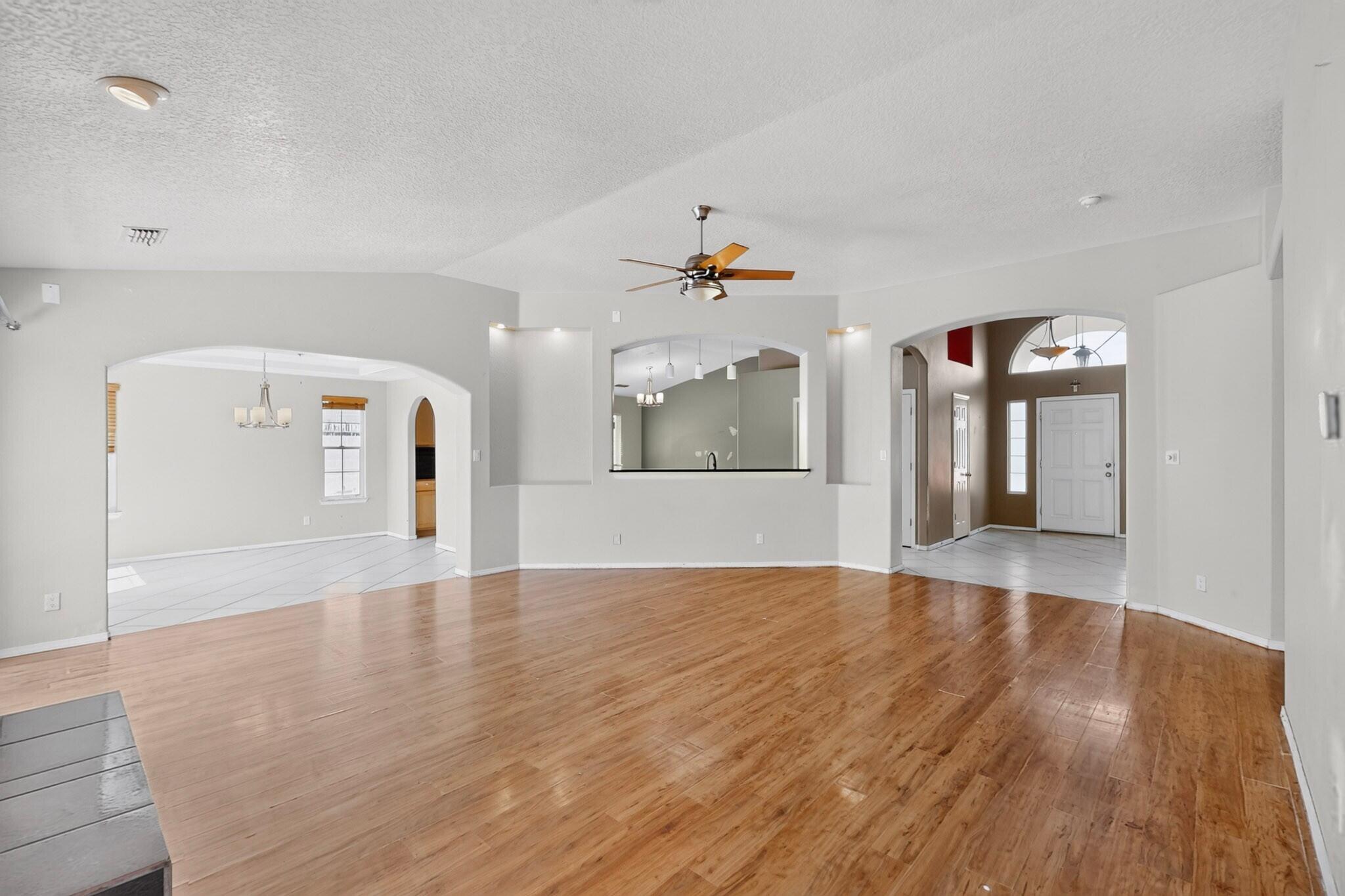 2417 Manzano Loop NE