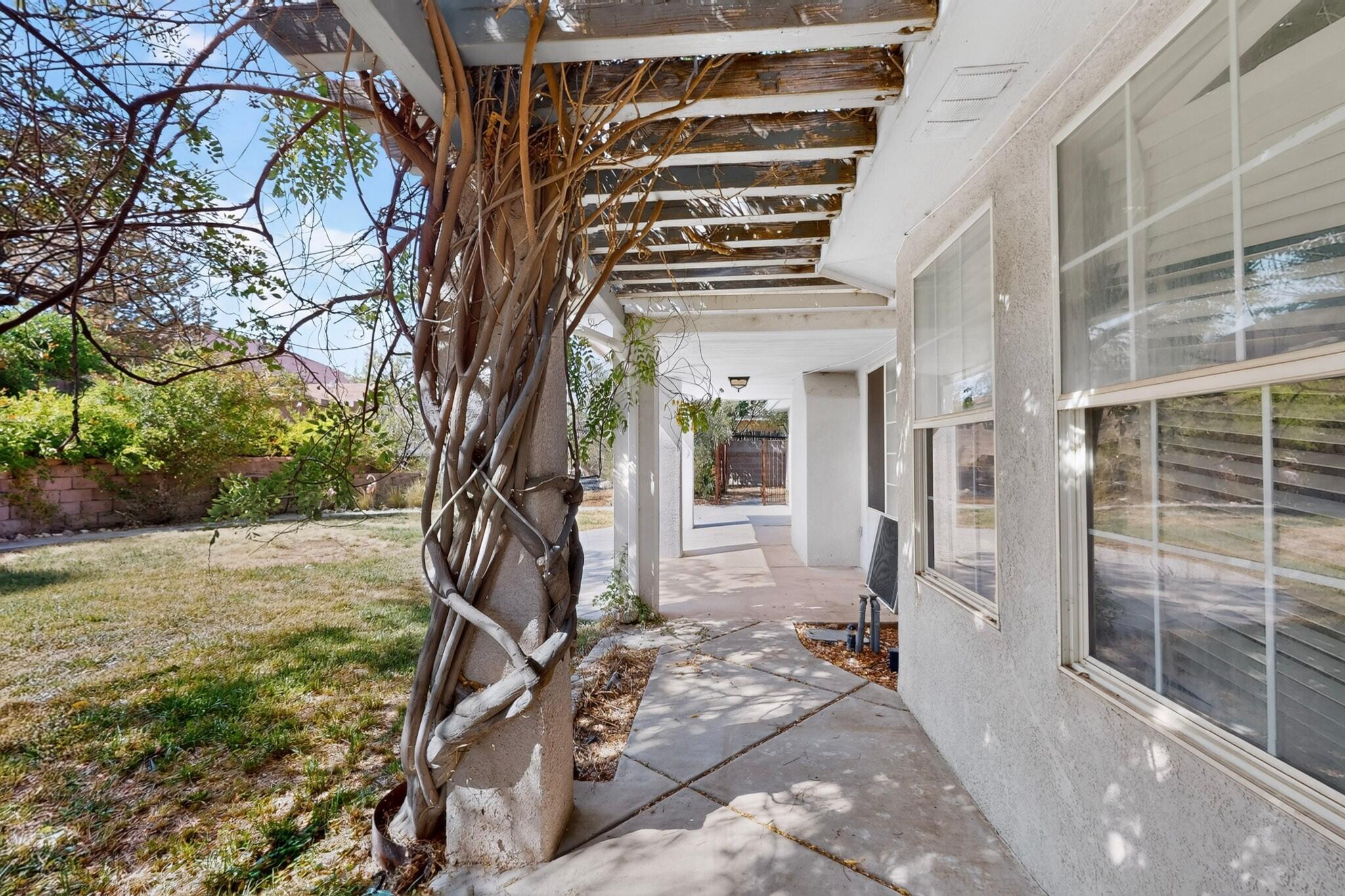 2417 Manzano Loop NE