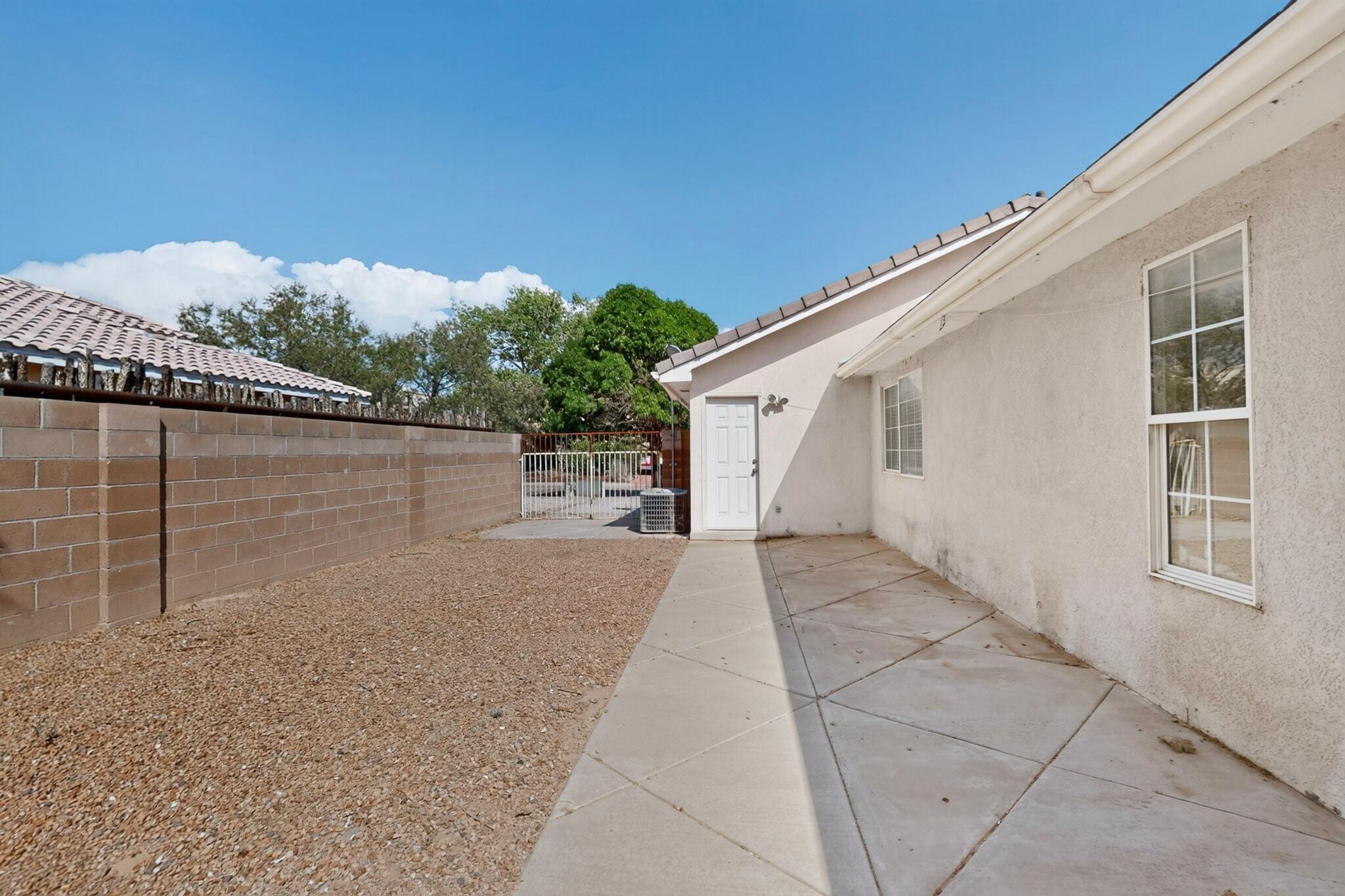 2417 Manzano Loop NE