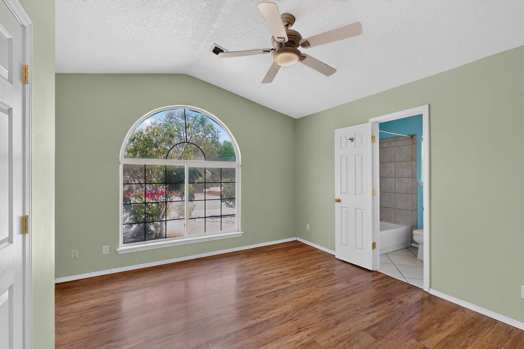 2417 Manzano Loop NE