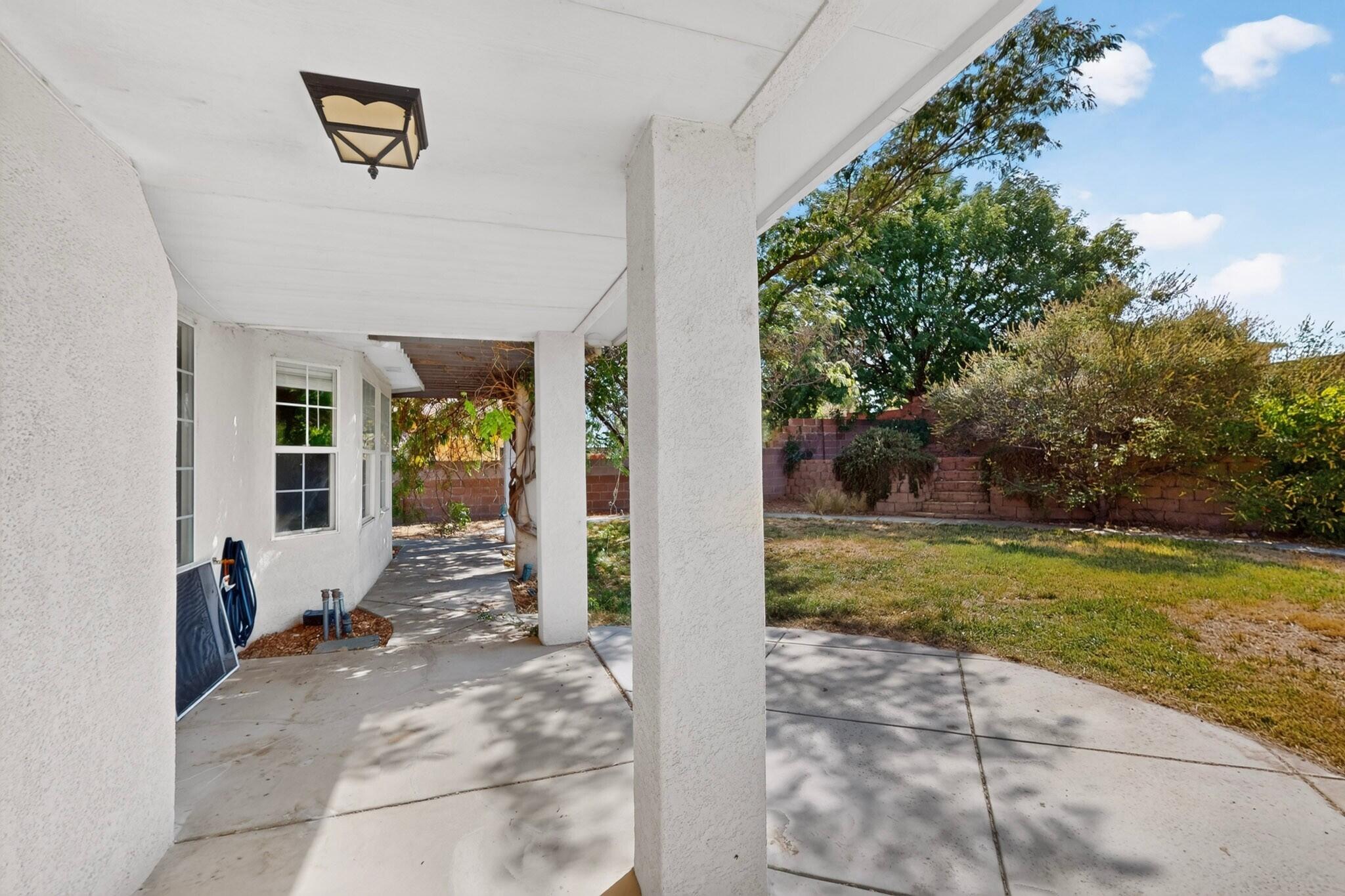2417 Manzano Loop NE