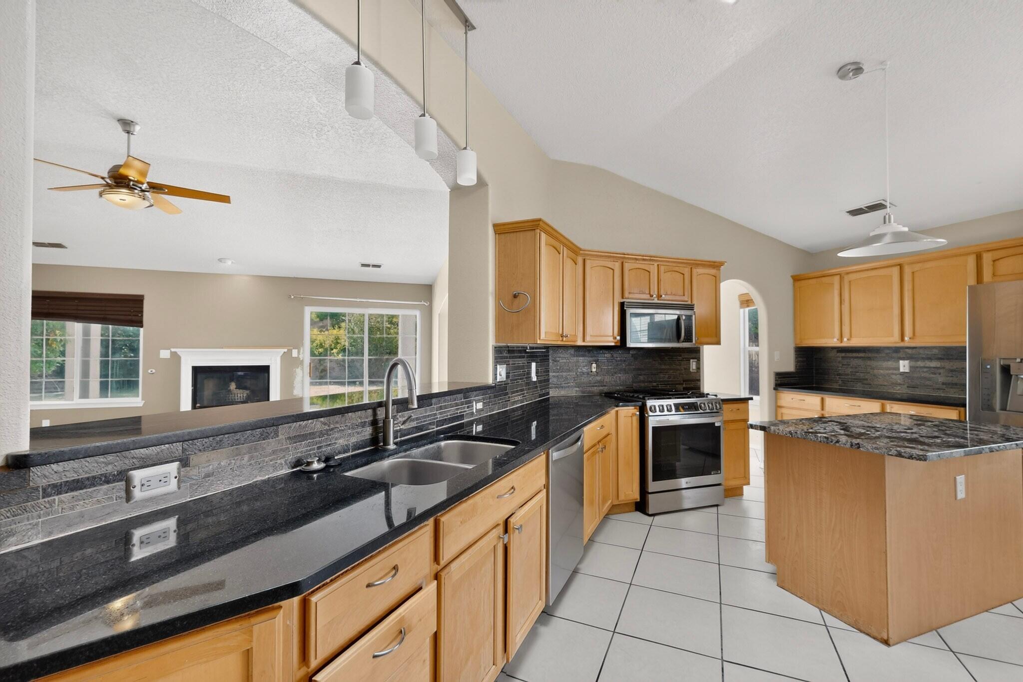 2417 Manzano Loop NE