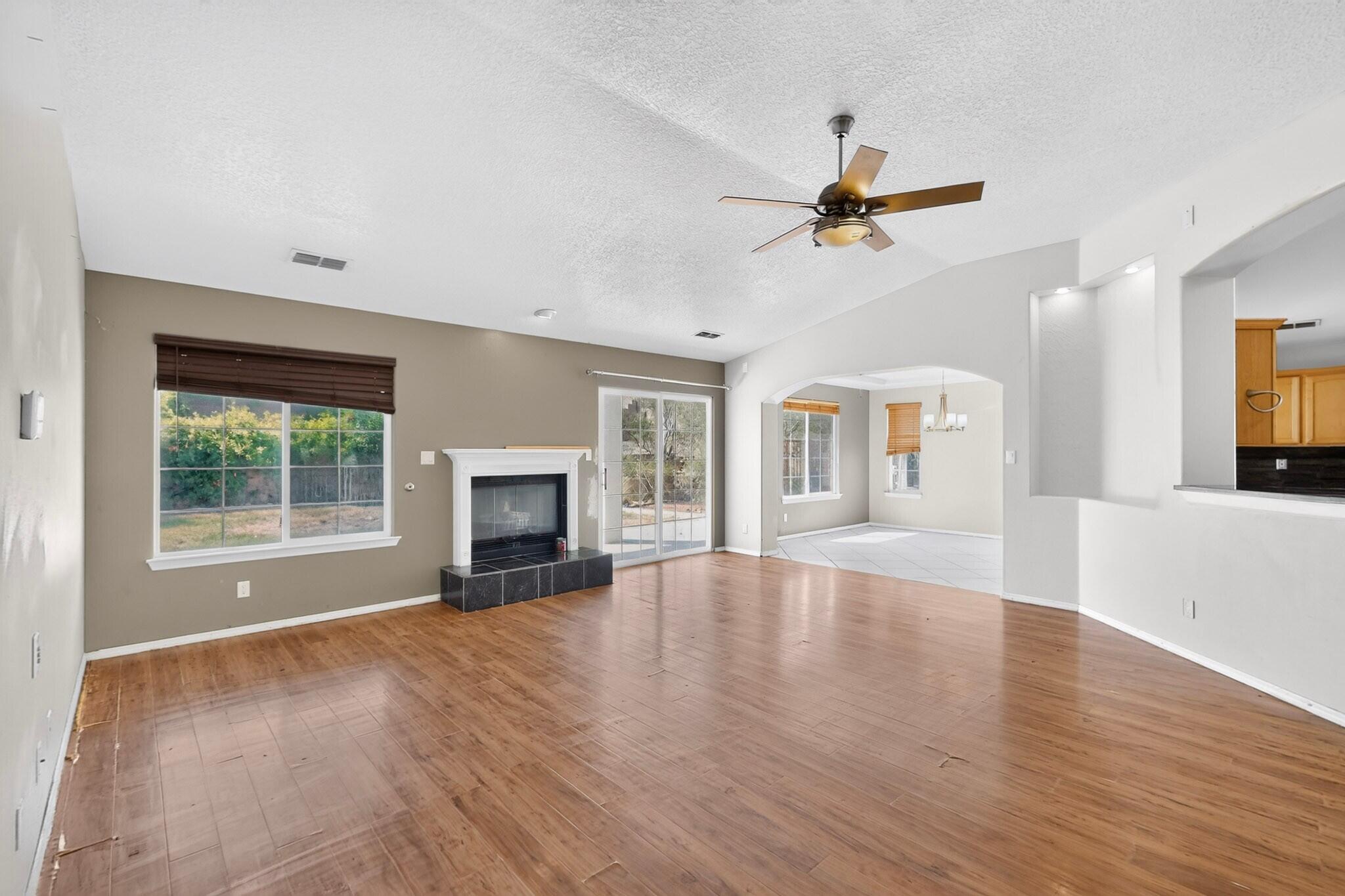 2417 Manzano Loop NE