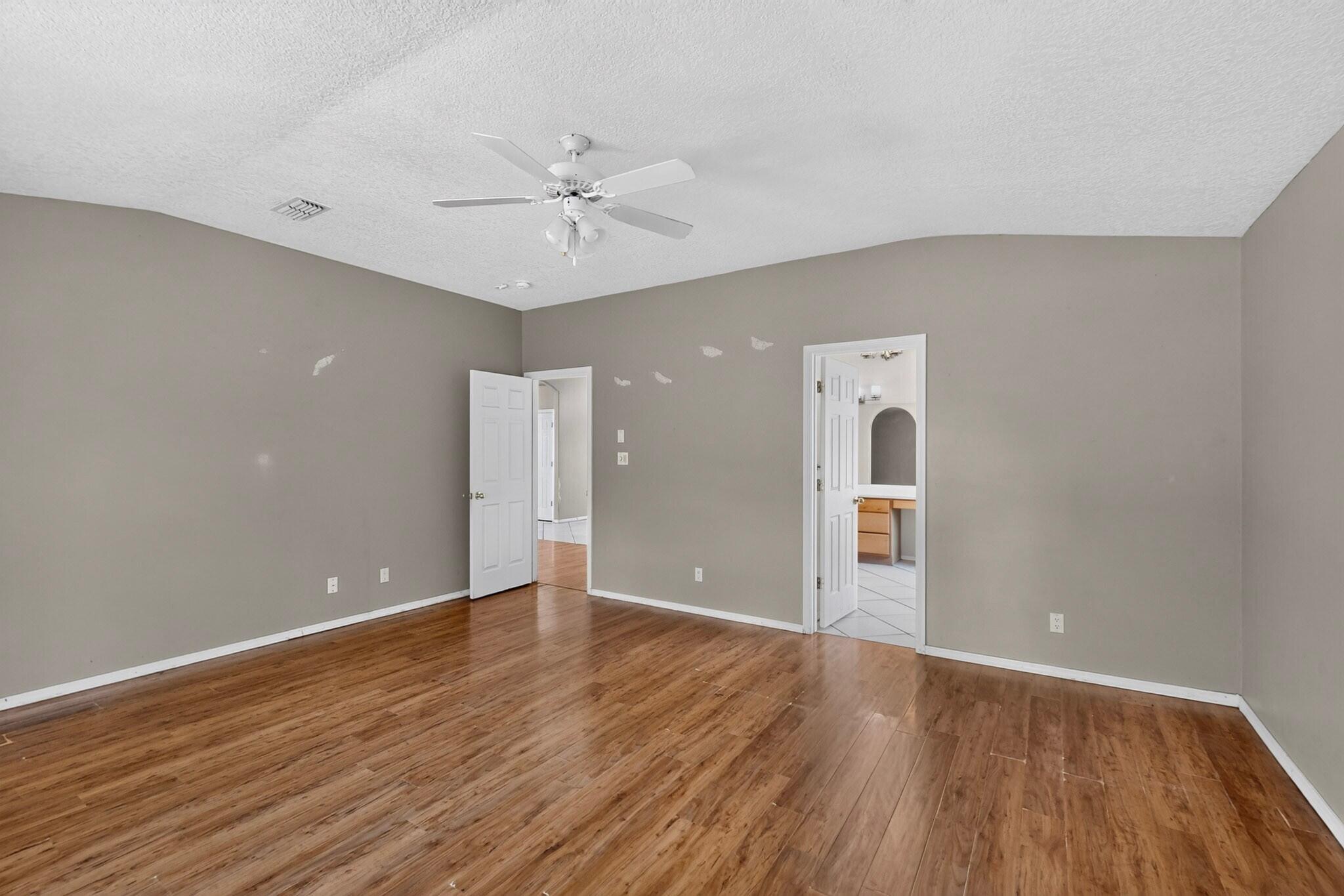 2417 Manzano Loop NE