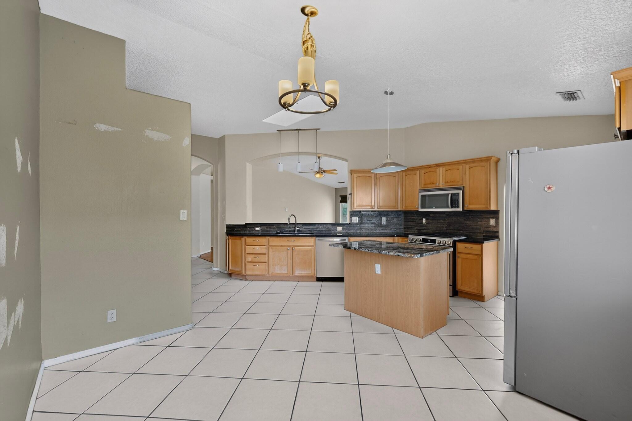 2417 Manzano Loop NE