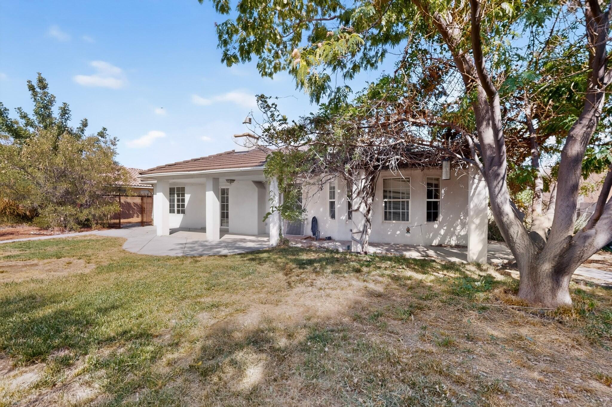 2417 Manzano Loop NE