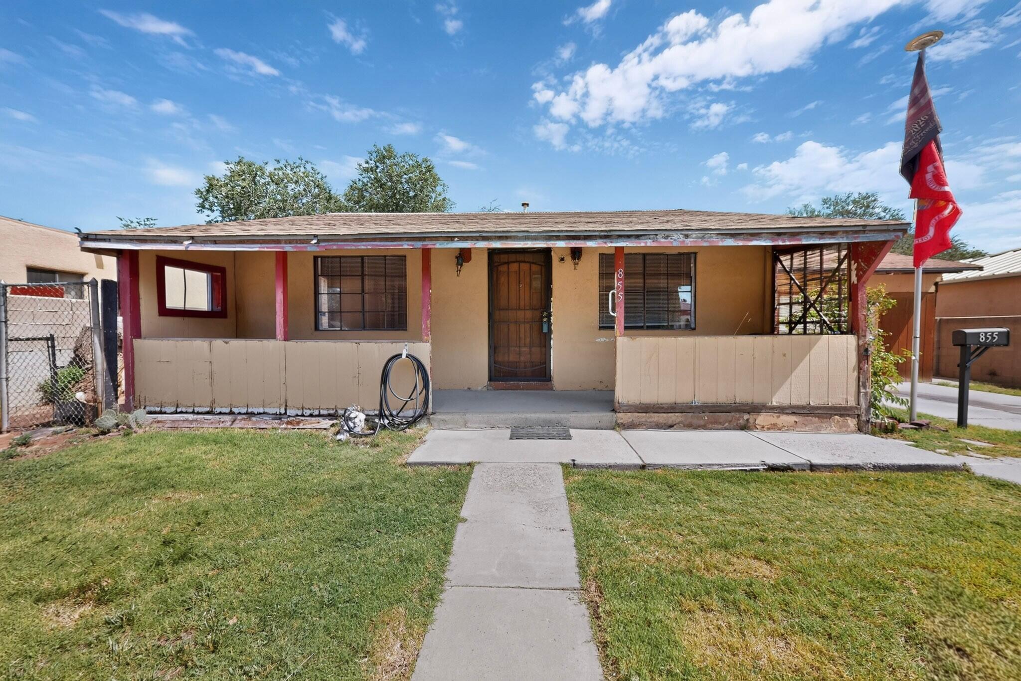 855 Delamar Avenue NW