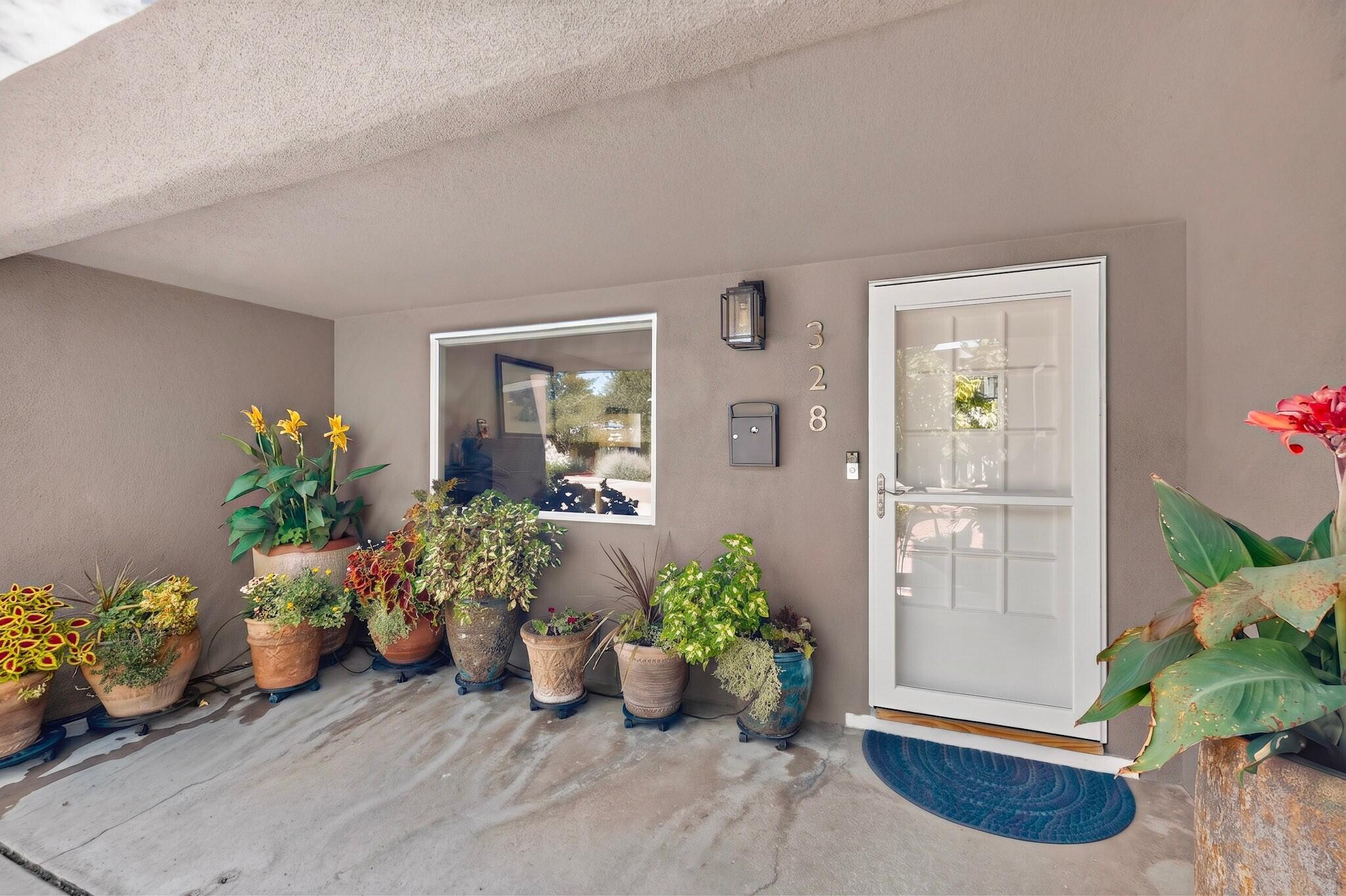 328 Fontana Place NE