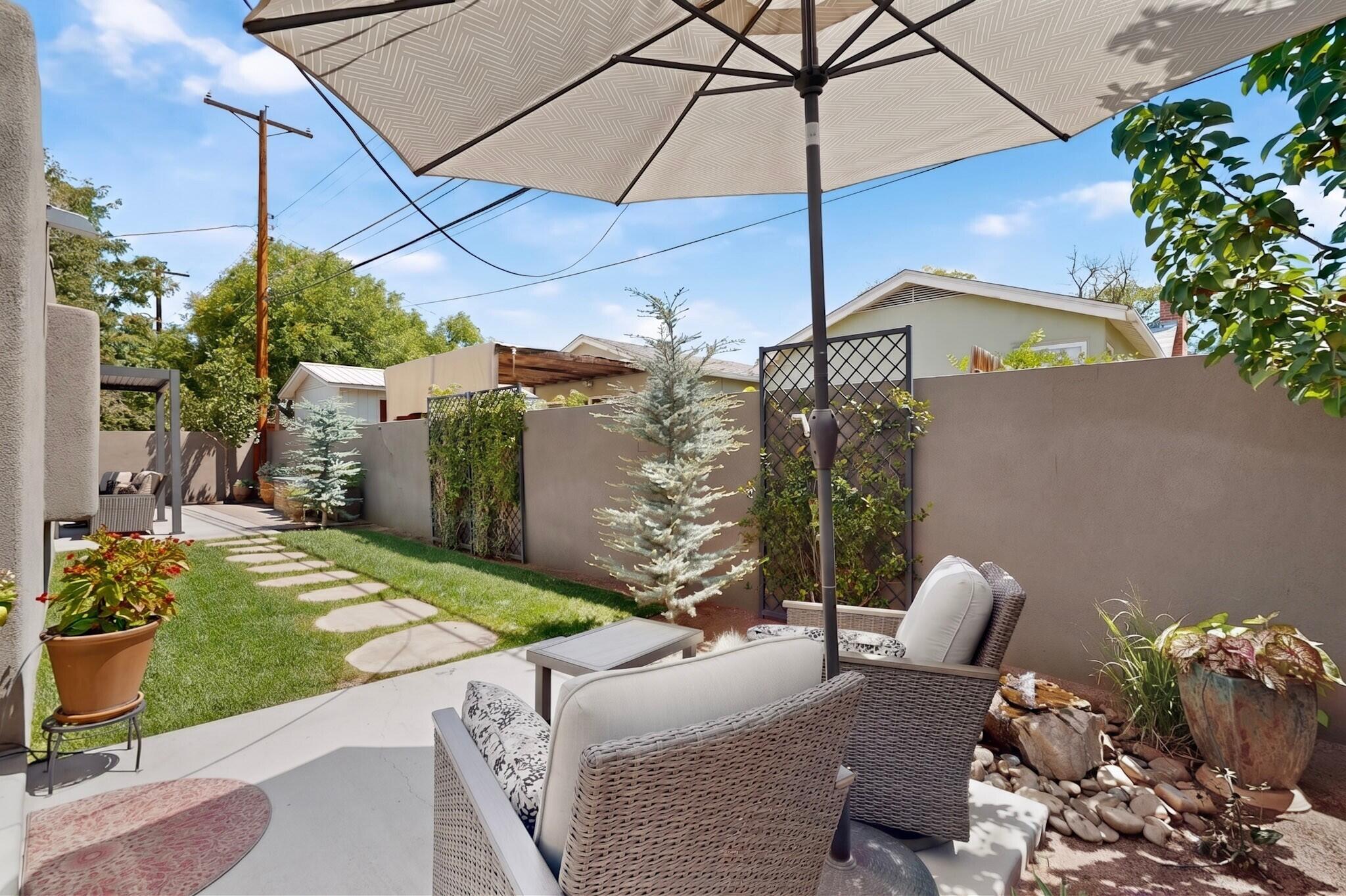 328 Fontana Place NE