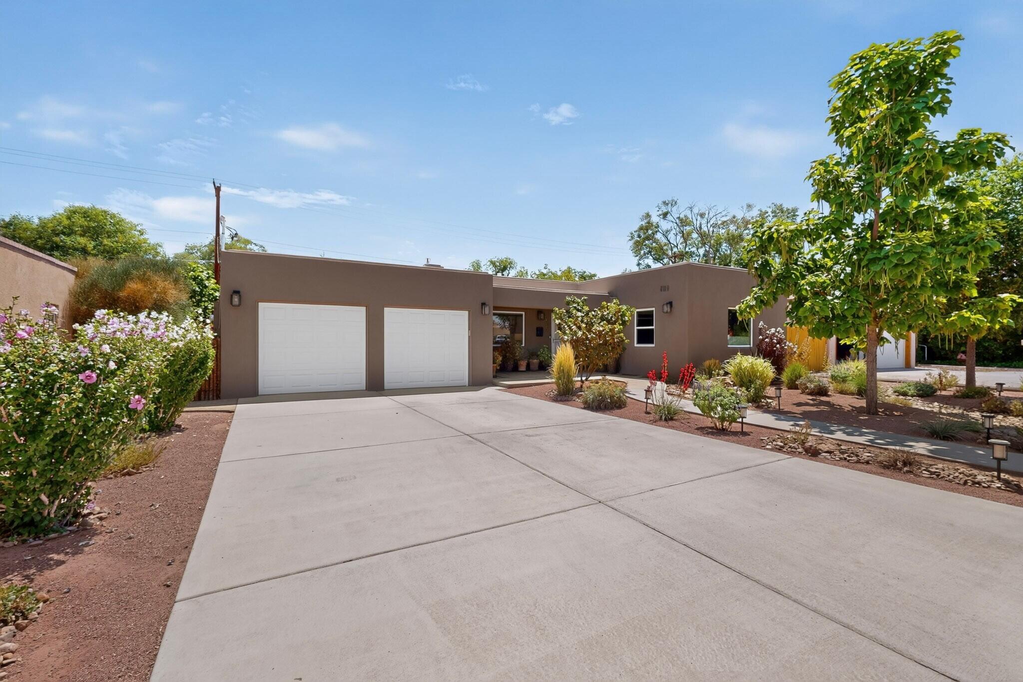 328 Fontana Place NE