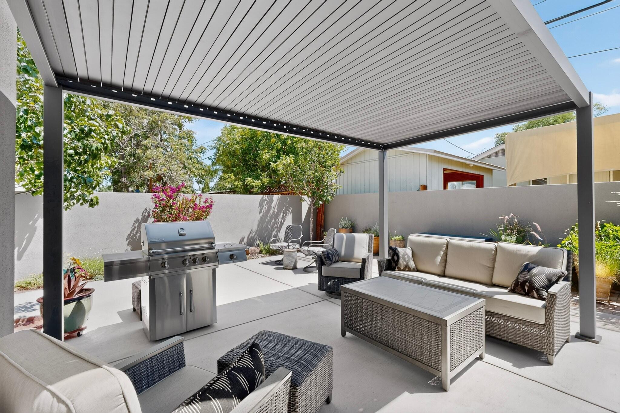 328 Fontana Place NE