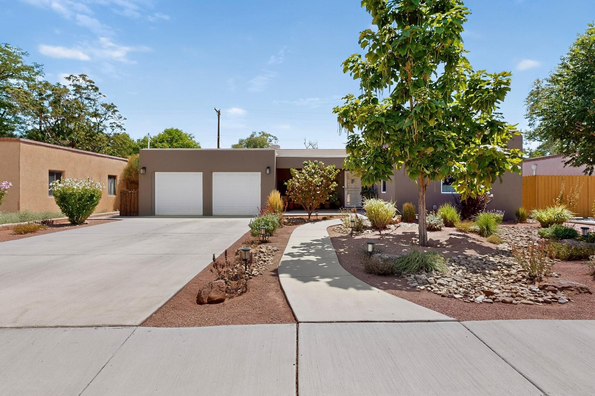 328 Fontana Place NE