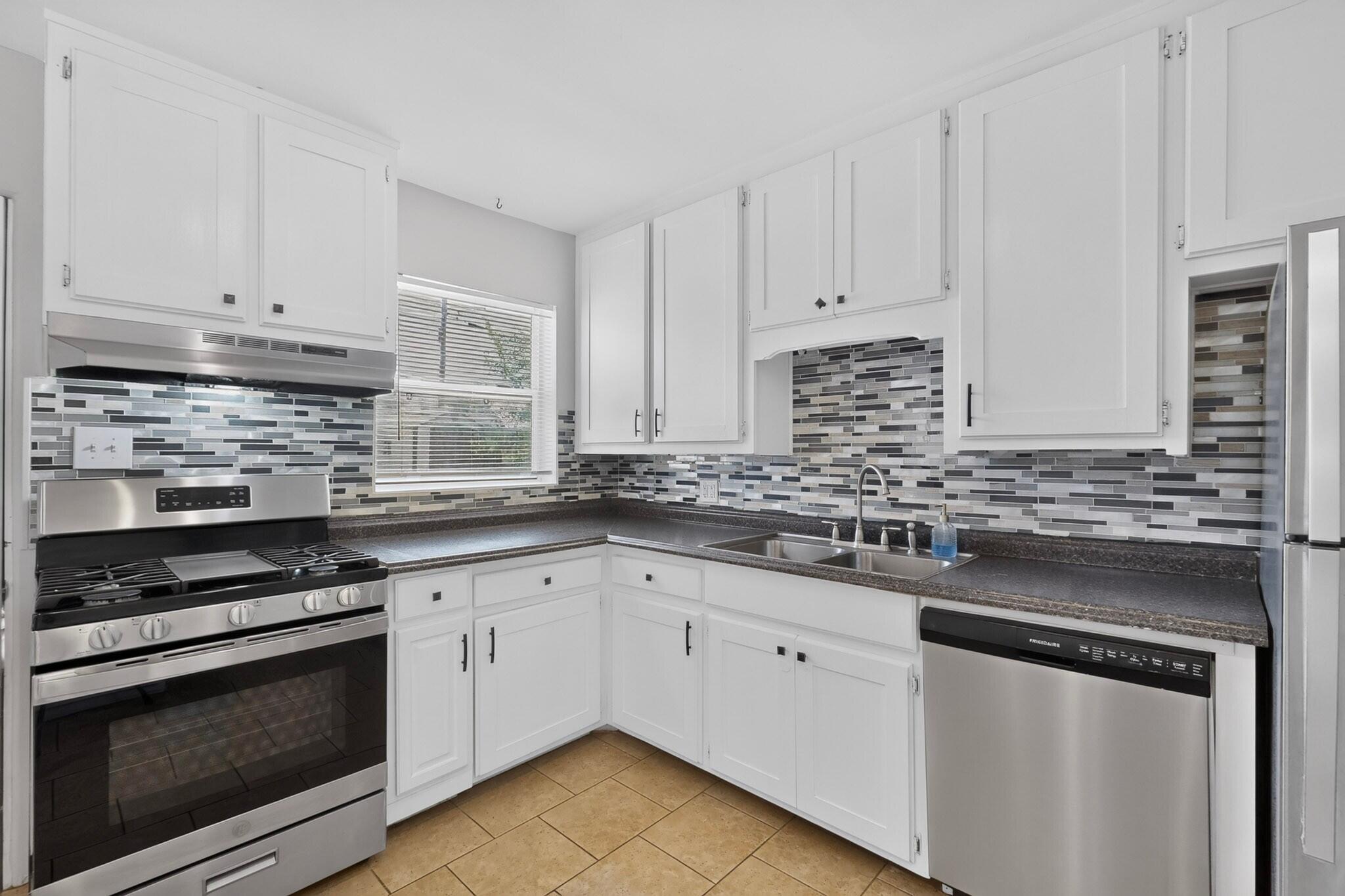 5808 Princess Jeanne Avenue NE