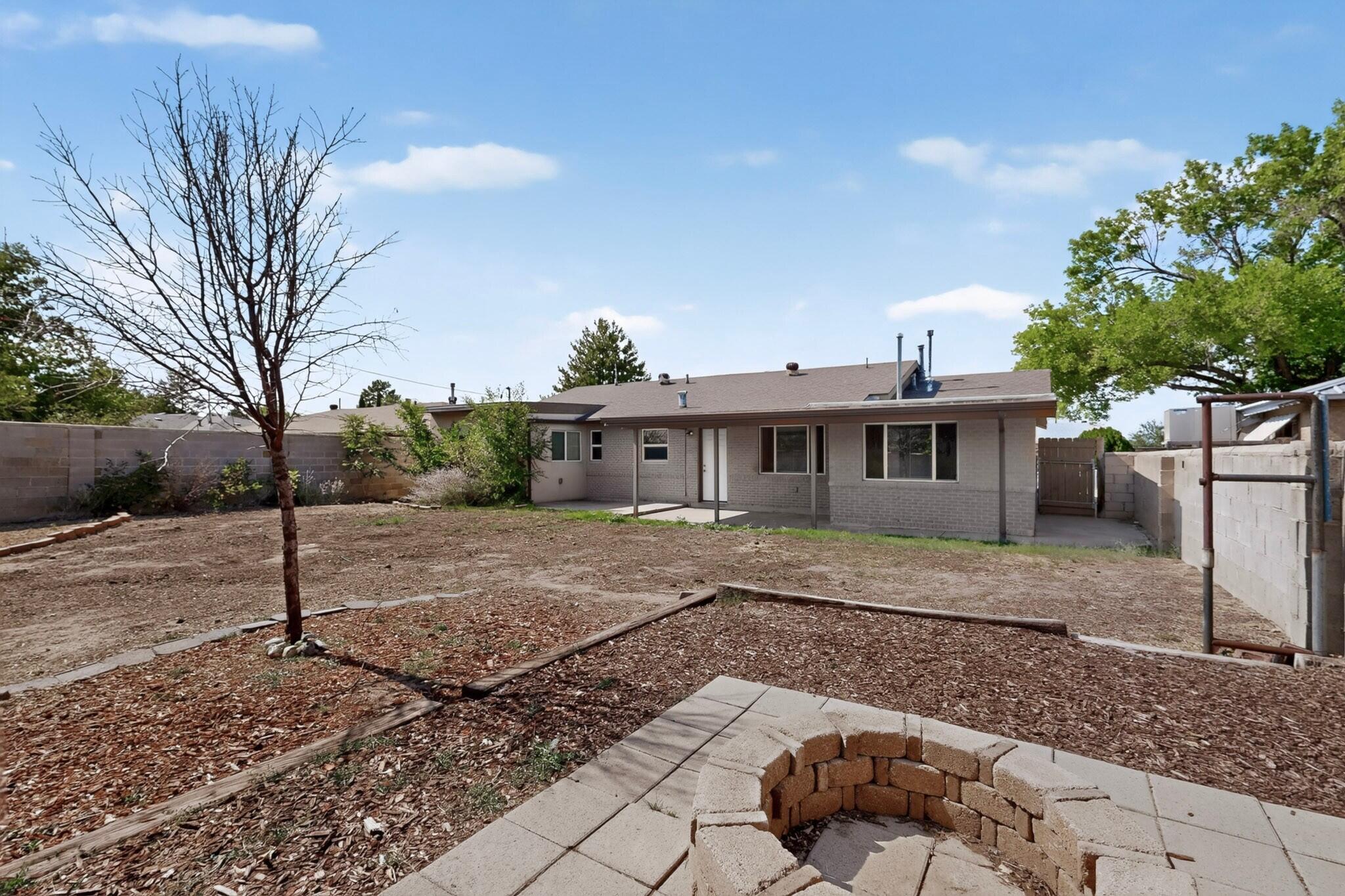 5808 Princess Jeanne Avenue NE