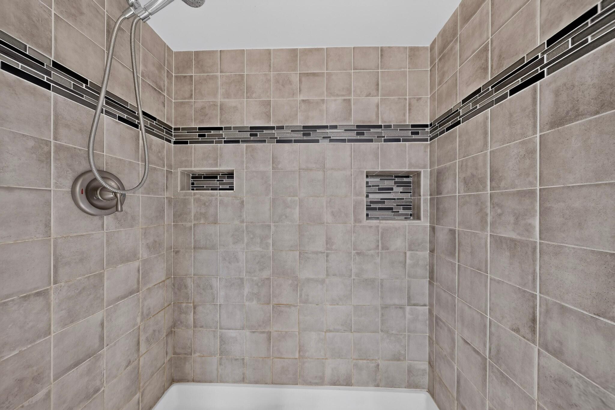 5808 Princess Jeanne Avenue NE